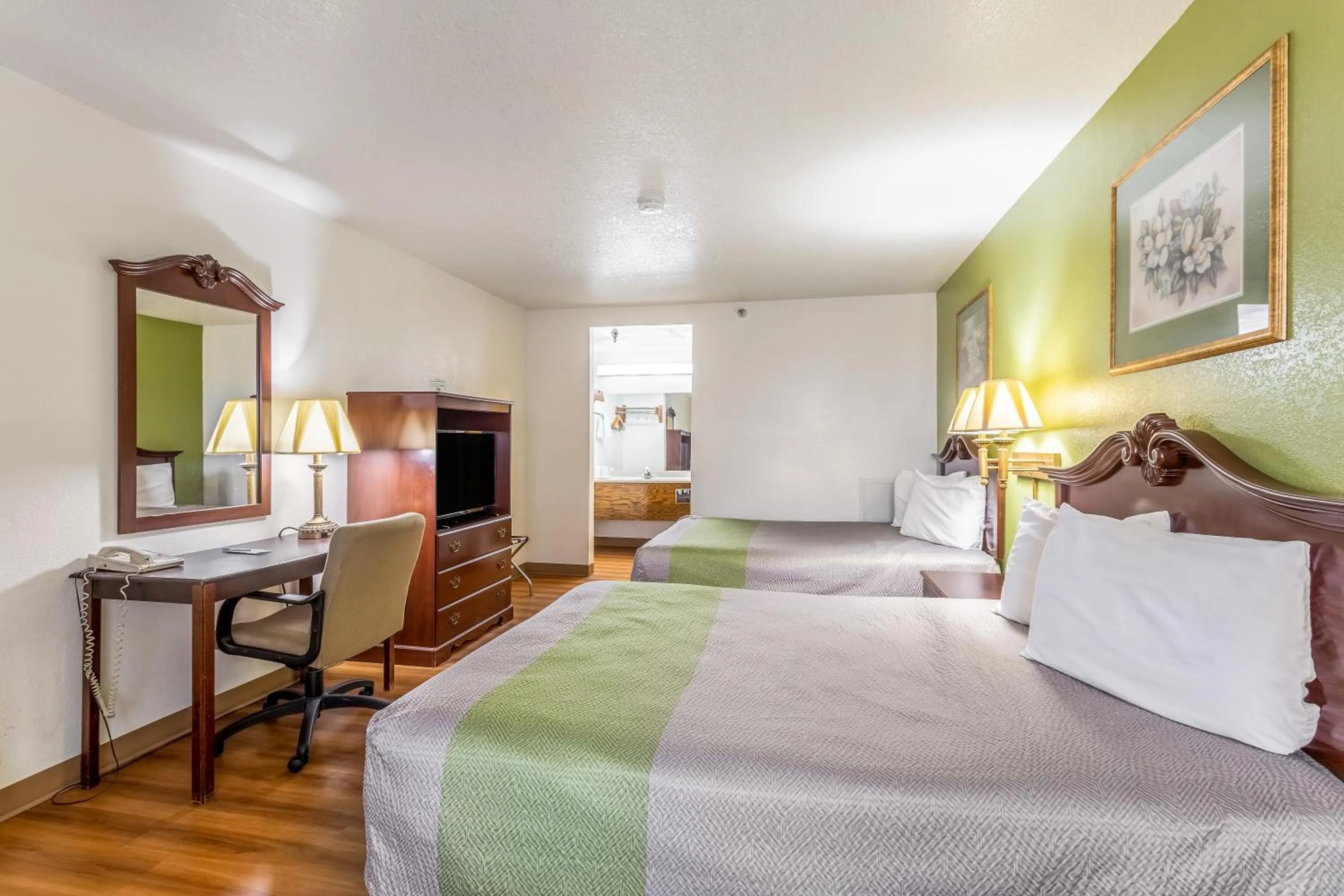 Bed in Rodeway Inn Santa Rosa