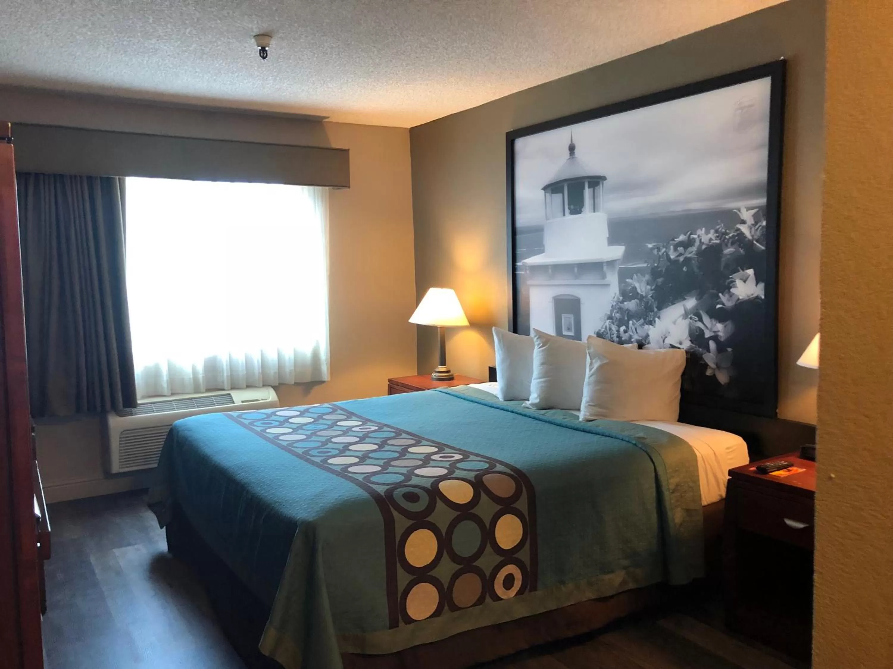 Bed in Super 8 by Wyndham Sacramento