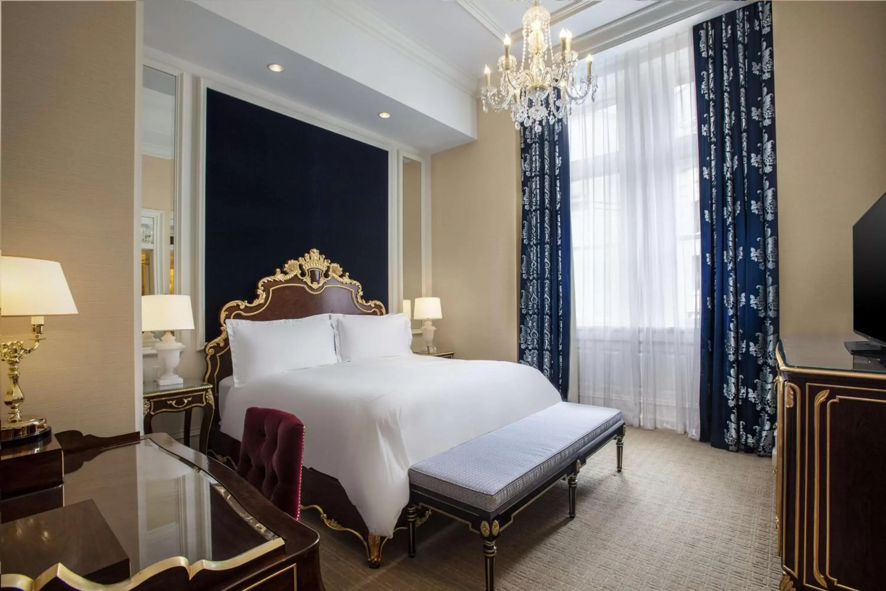 Bedroom, Bed in Waldorf Astoria Washington DC