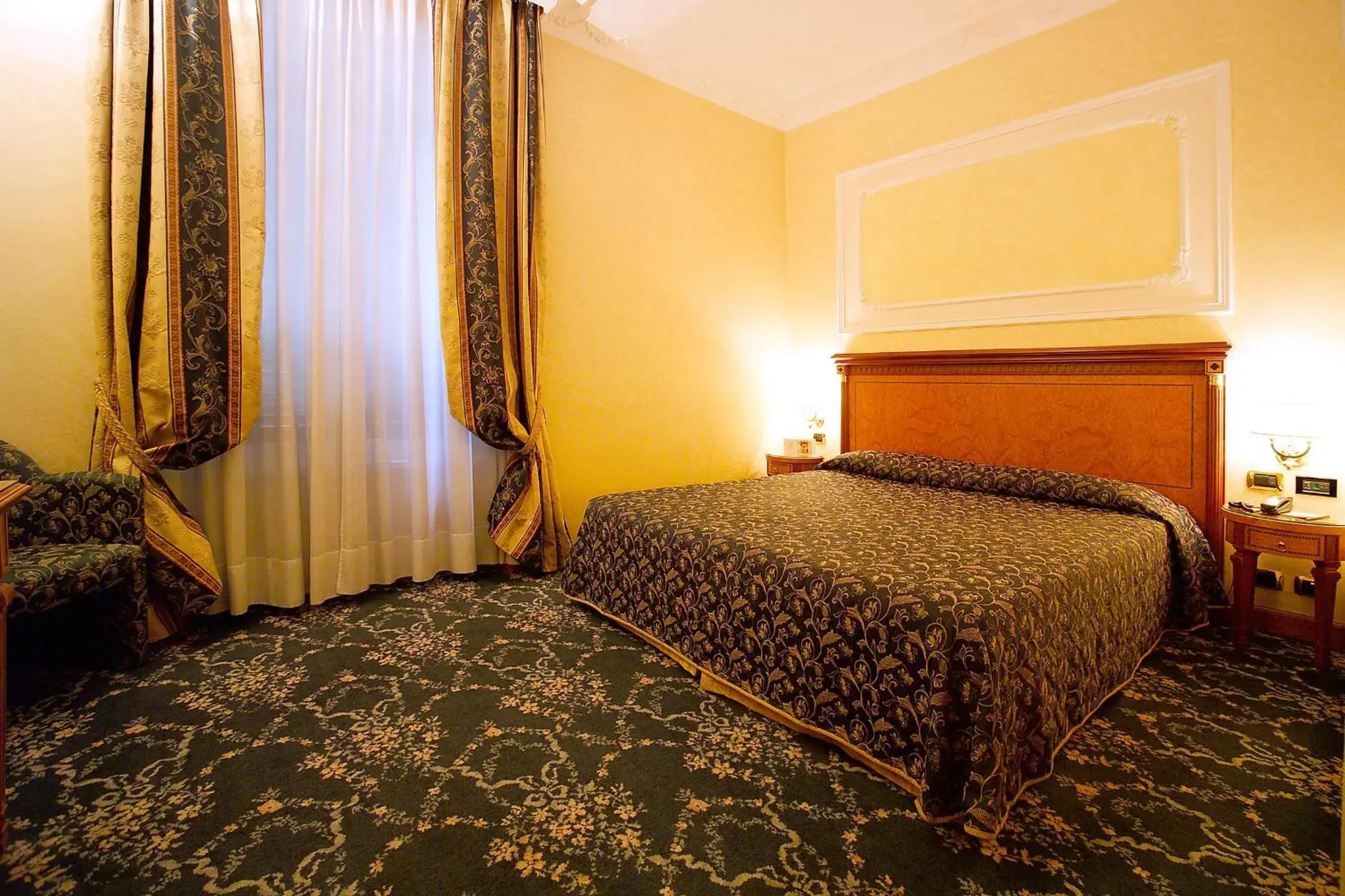 Deluxe Double Room in Hotel dei Consoli Vaticano Deluxe Double Room in Hotel dei Consoli Vaticano