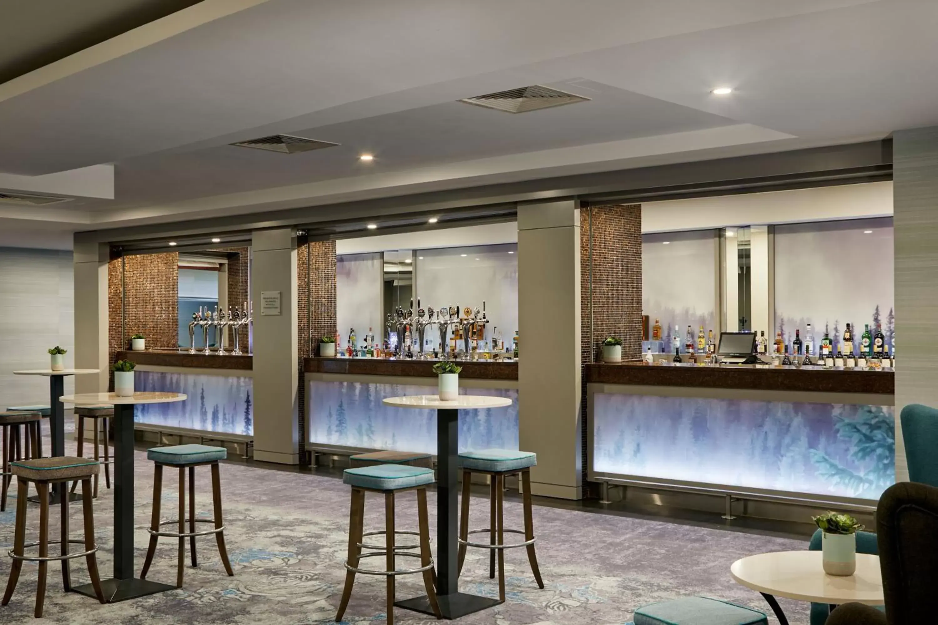 Meeting/conference room, Lounge/Bar in Crowne Plaza Dublin Blanchardstown, an IHG Hotel