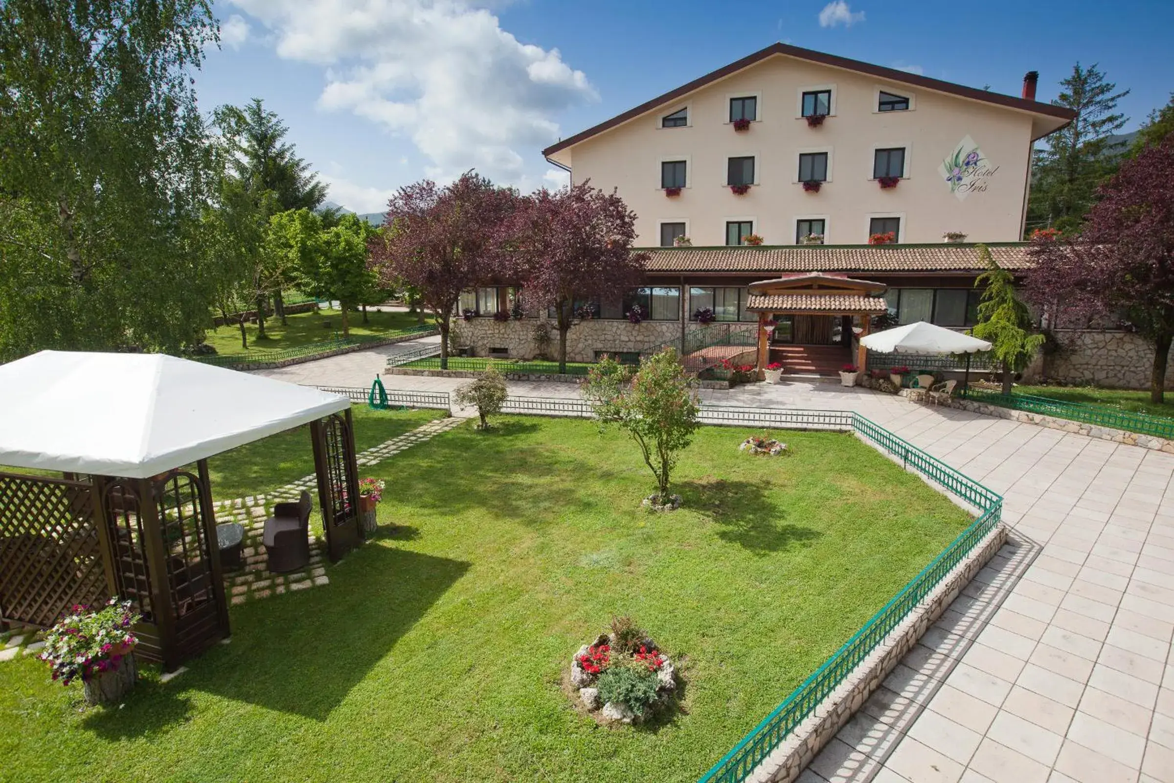 Facade/entrance, Property Building in Hotel Iris