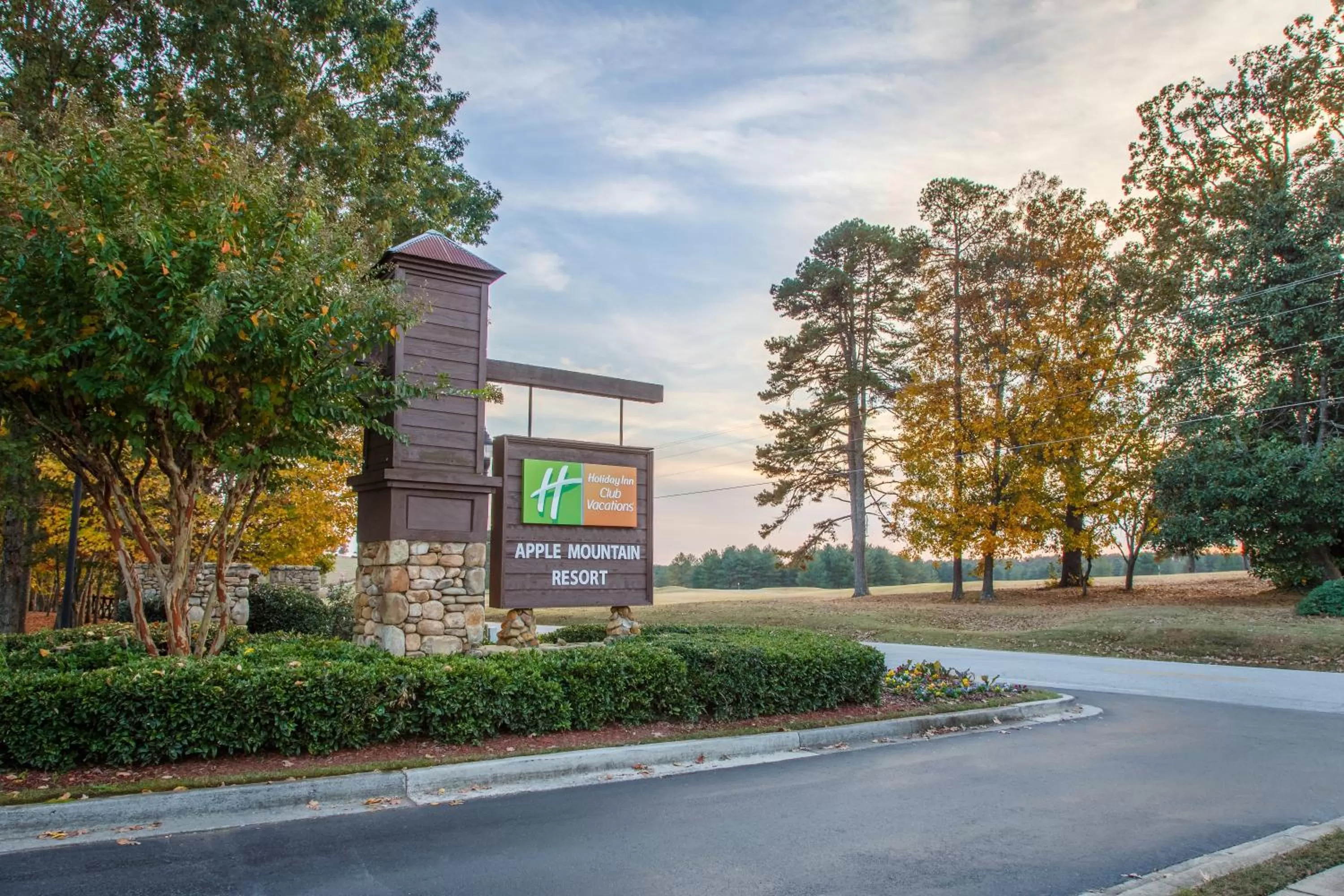 Property building in Holiday Inn Club Vacations Apple Mountain Resort at Clarkesville
