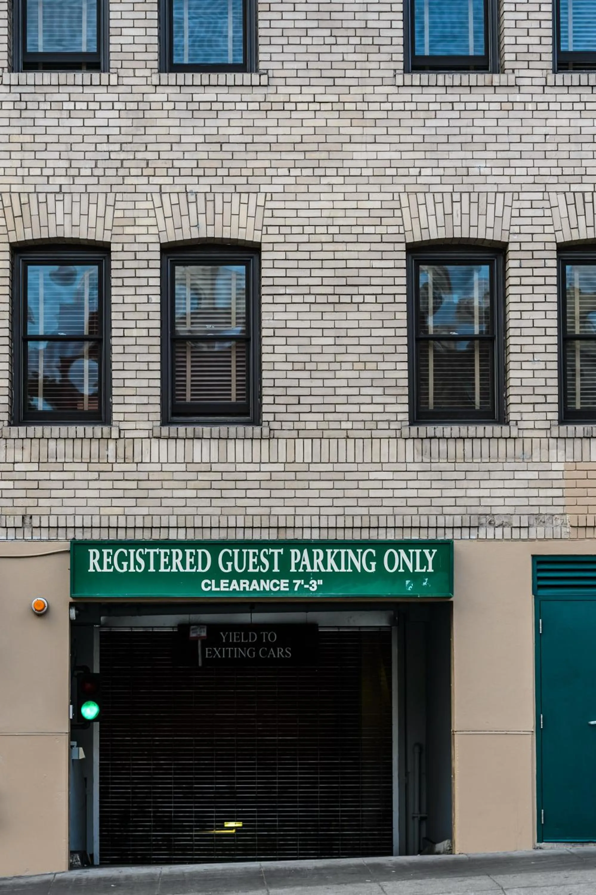 Facade/entrance in SW Hotel