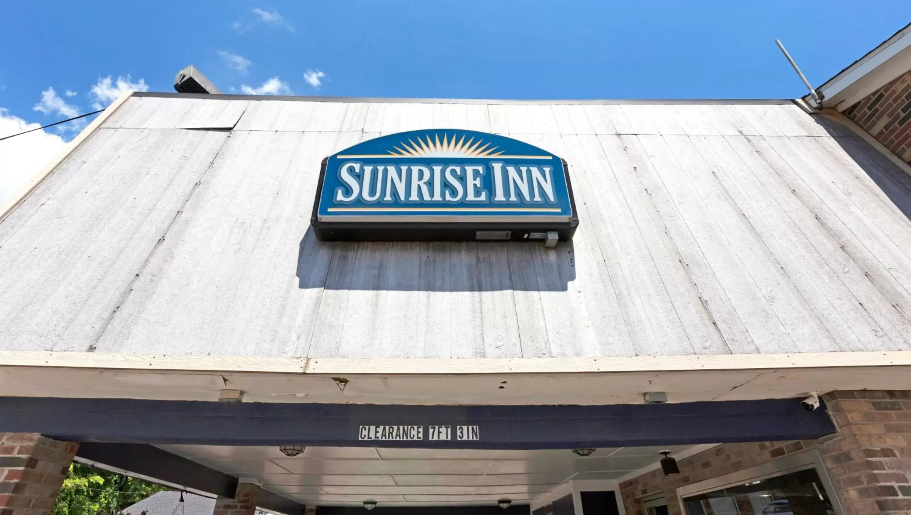 Logo/Certificate/Sign in Sunrise Inn Williamstown