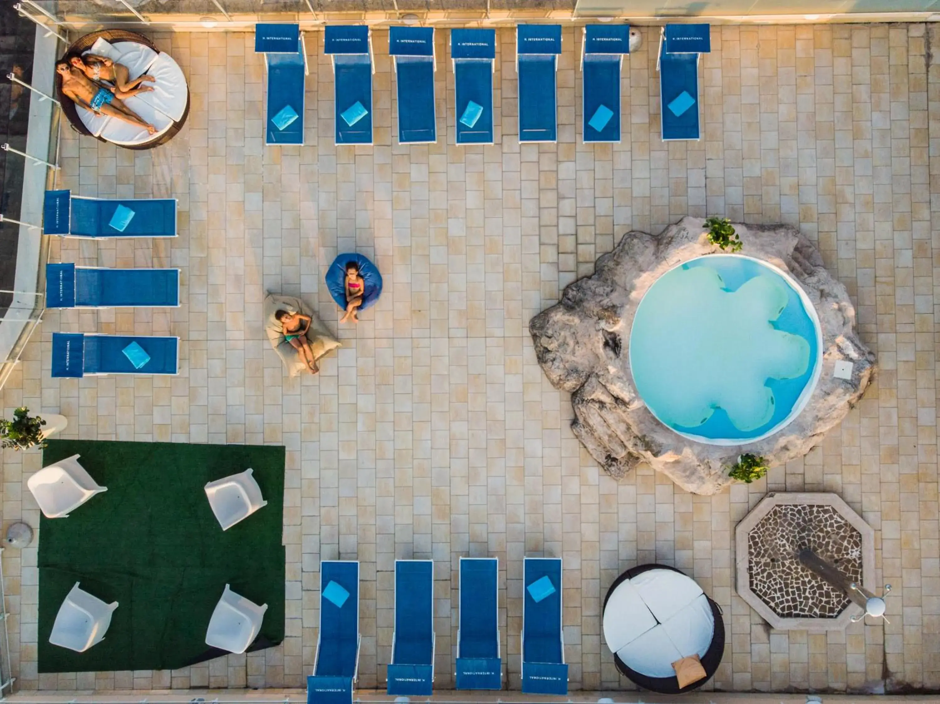 Pool view, Floor Plan in Hotel International