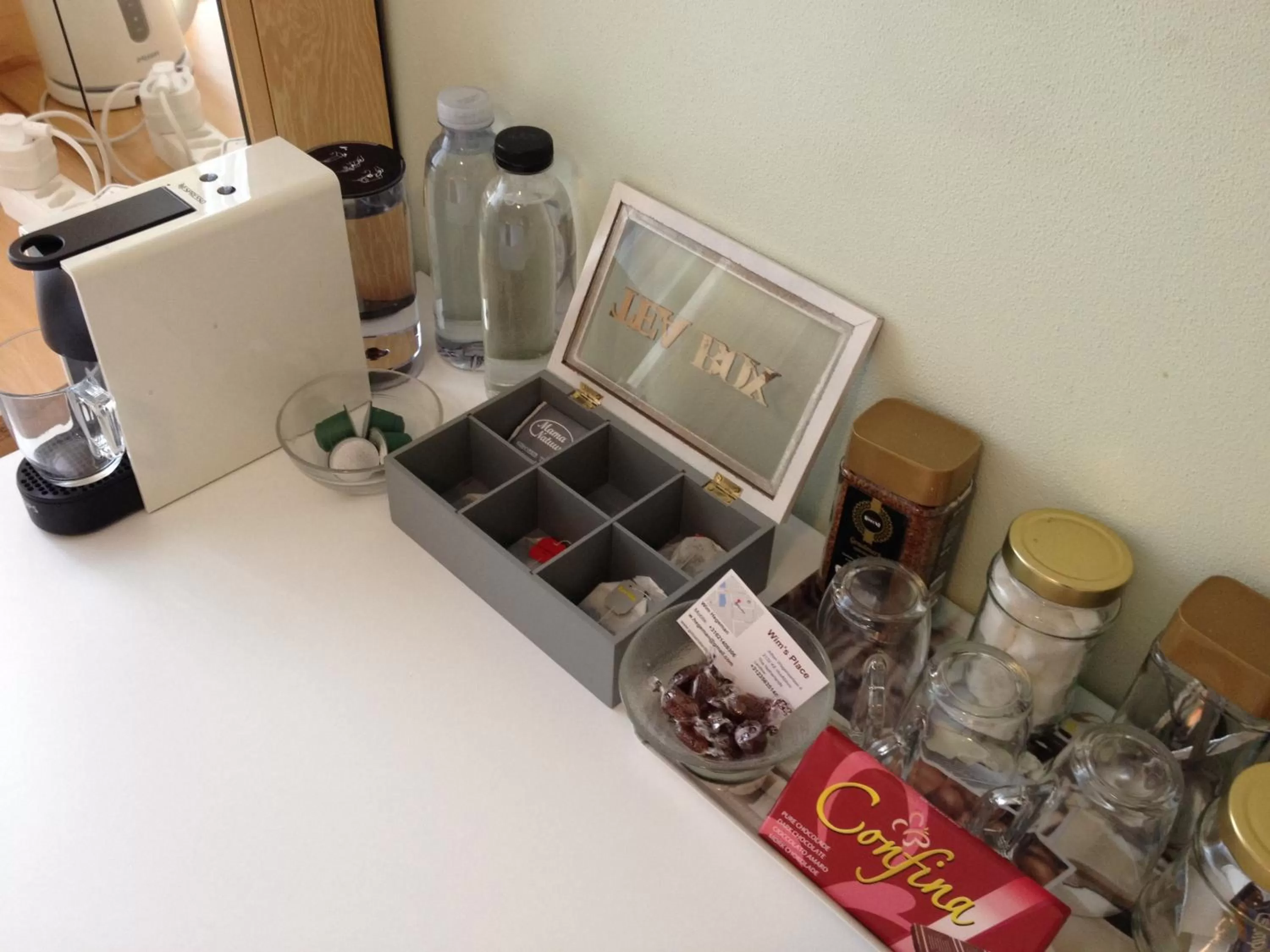 Coffee/tea facilities in Wim's Place Schiphol Amsterdam Airport