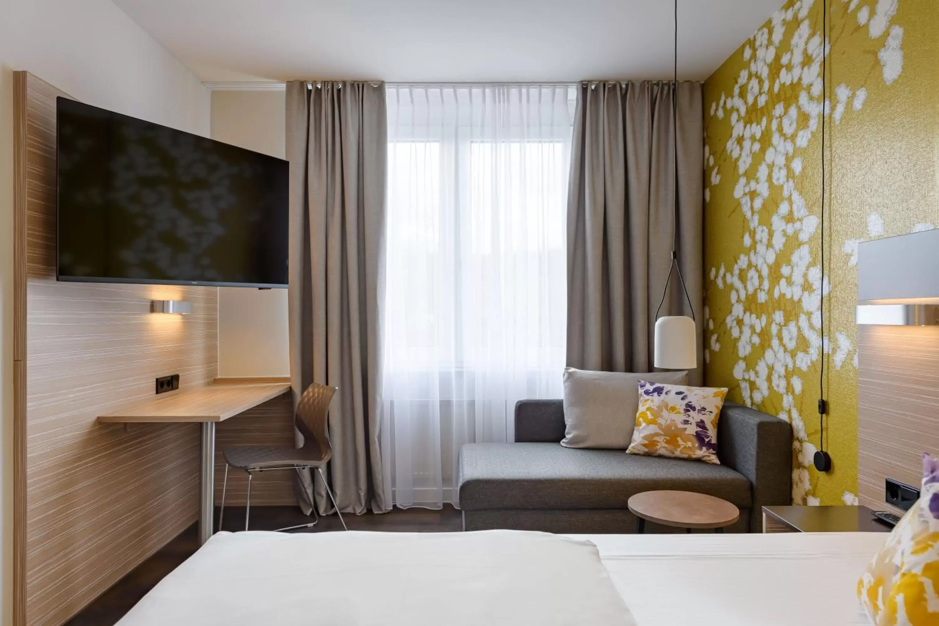Bedroom, Bed in Mercure Hotel Stuttgart Gerlingen