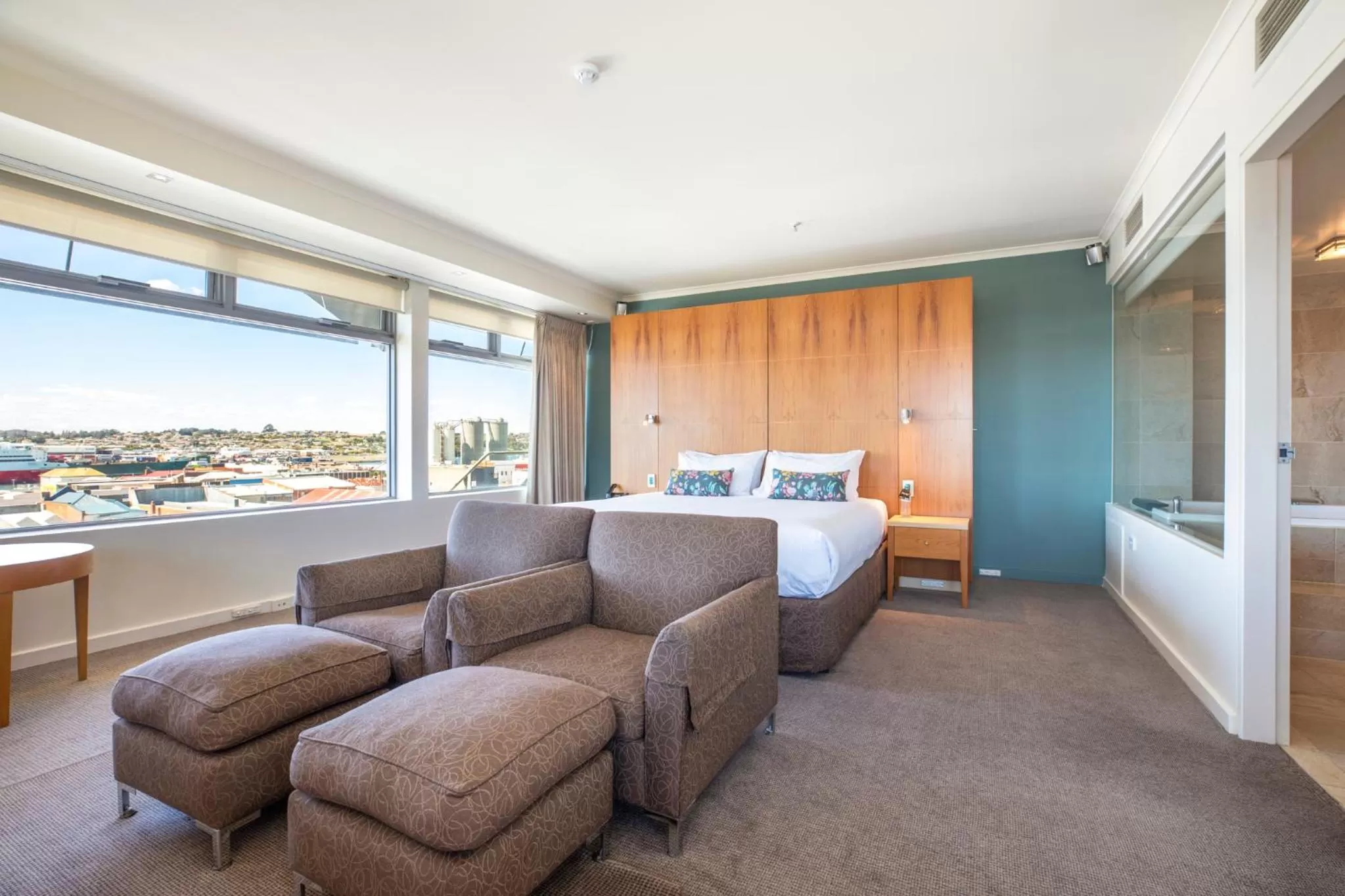 Photo of the whole room, Bed in Nightelier Devonport Gateway Hotel