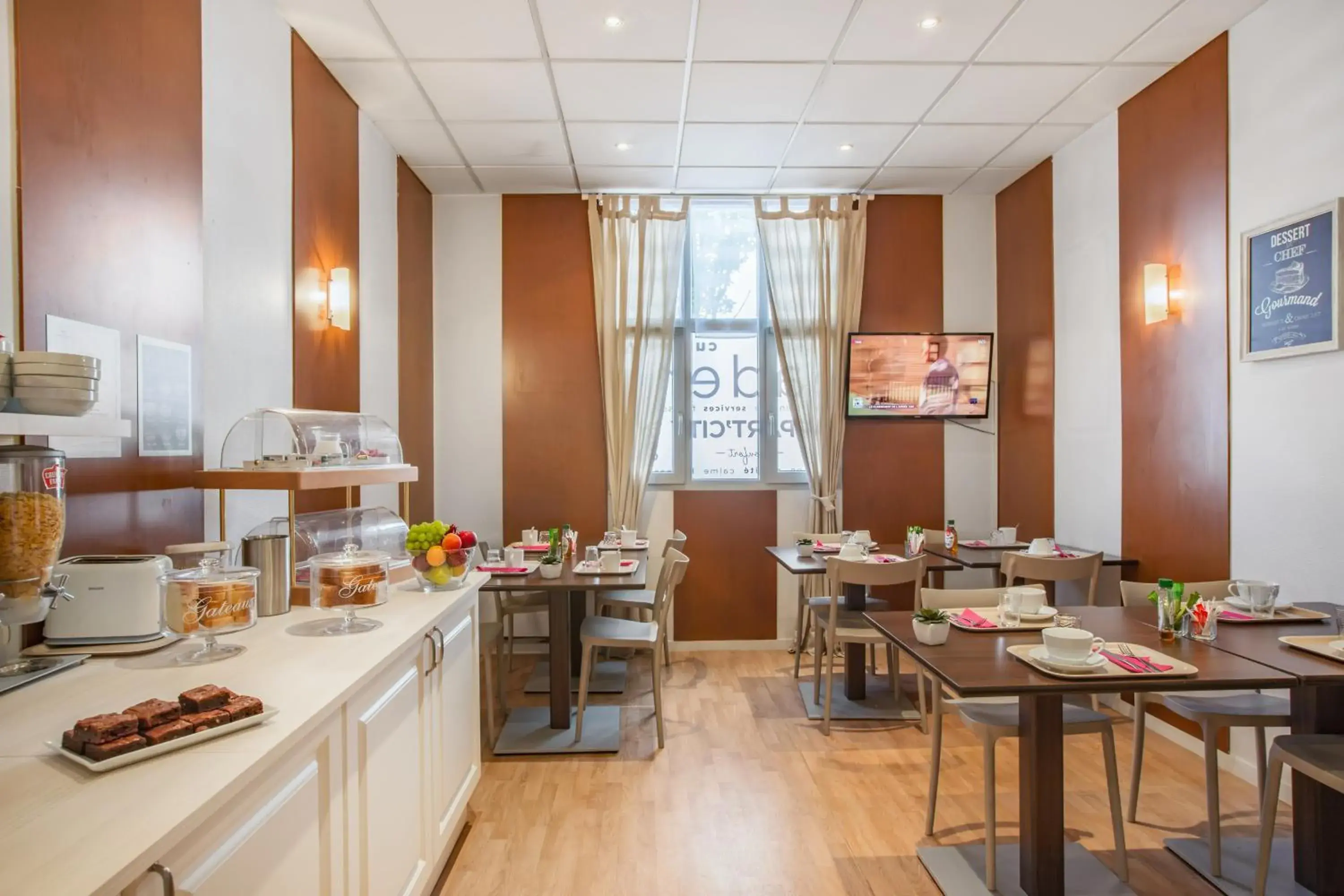 Buffet breakfast, Restaurant/Places to Eat in Appart'City Blois