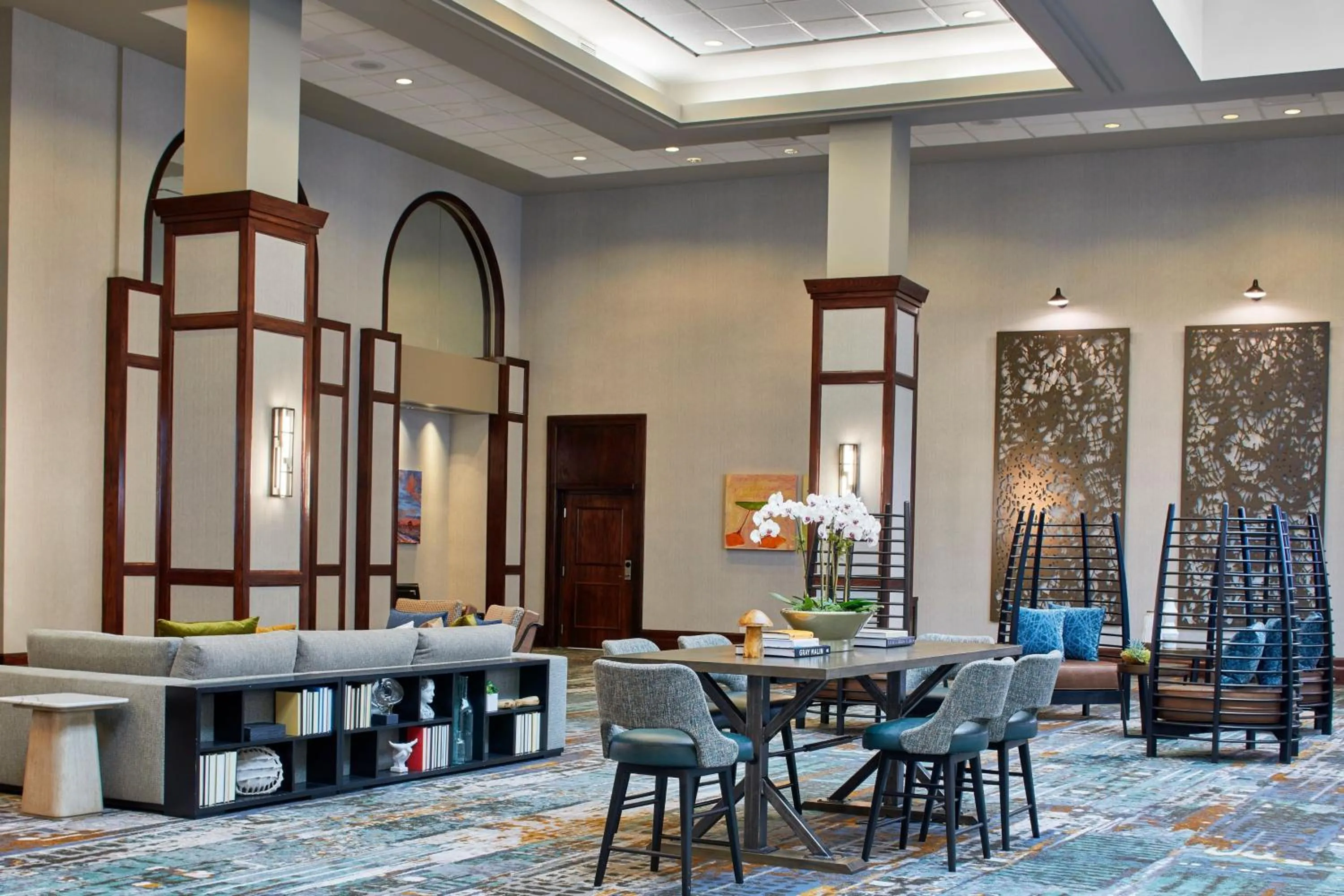 Meeting/conference room in Renaissance Mobile Riverview Plaza Hotel