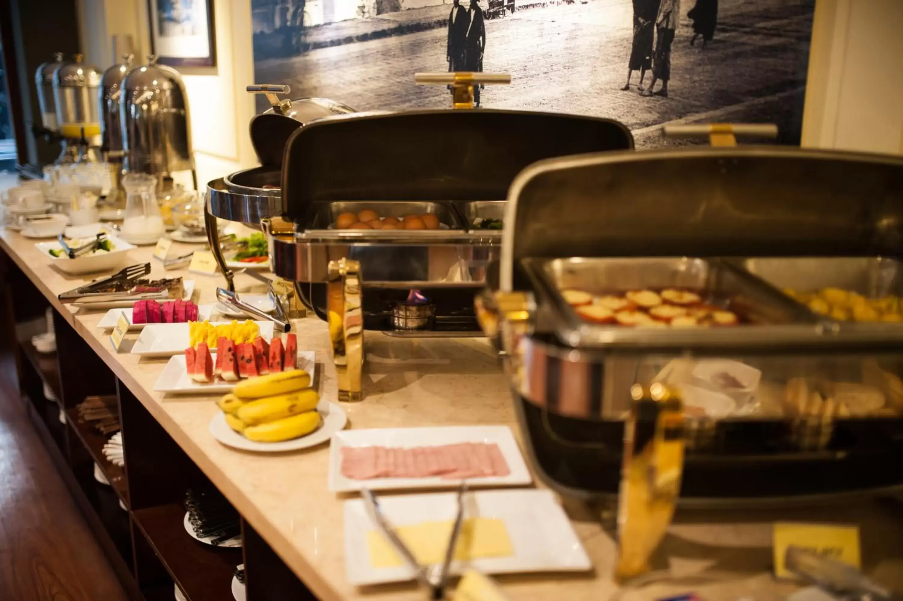 Restaurant/places to eat in Mon Regency Hotel Restaurant/places to eat in Mon Regency Hotel