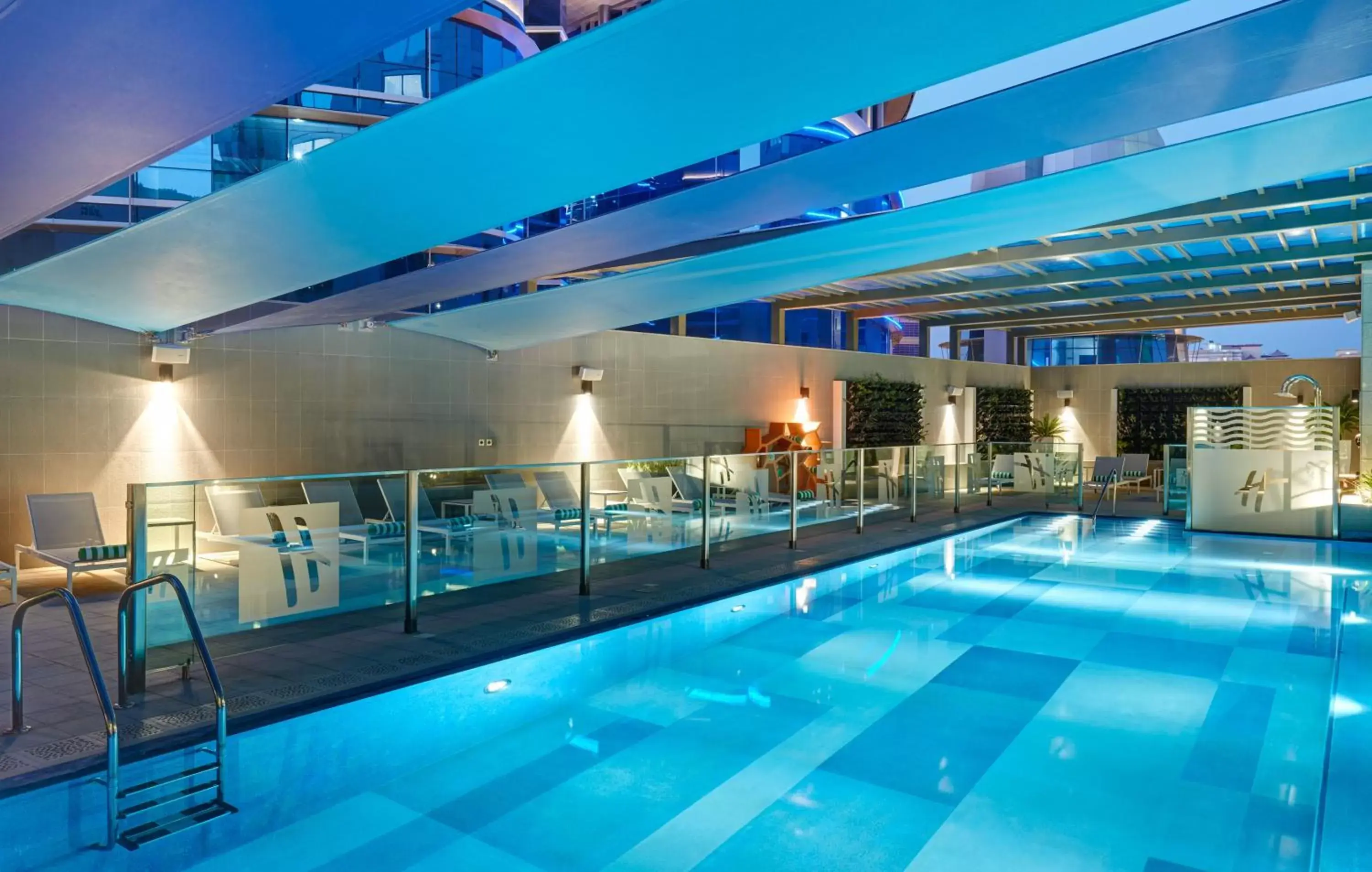 Swimming Pool in Holiday Inn - Doha - The Business Park, an IHG Hotel