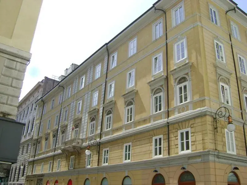 Facade/entrance, Property Building in Hotel Centrale