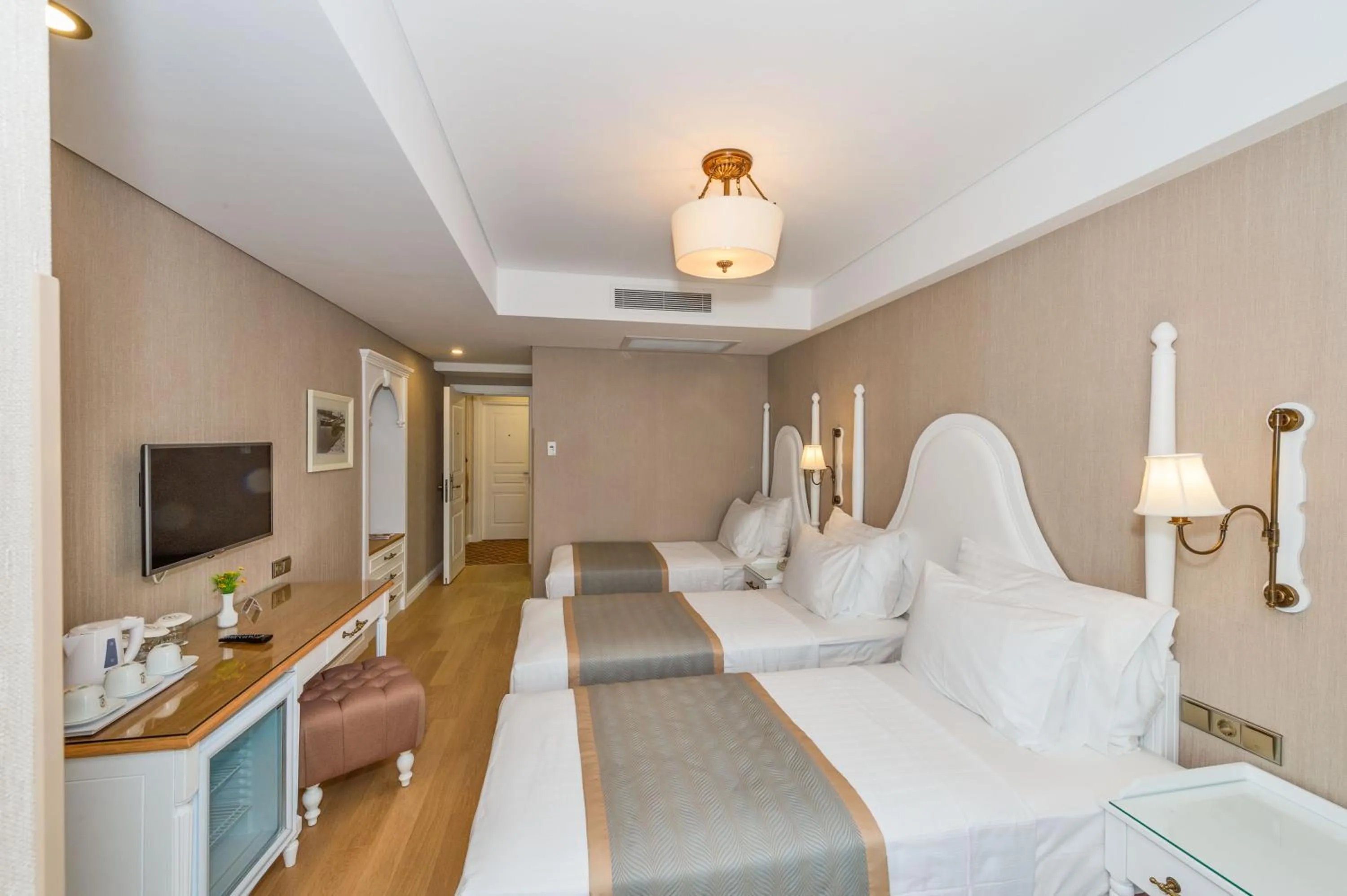 Photo of the whole room, Bed in Hanna Hotel