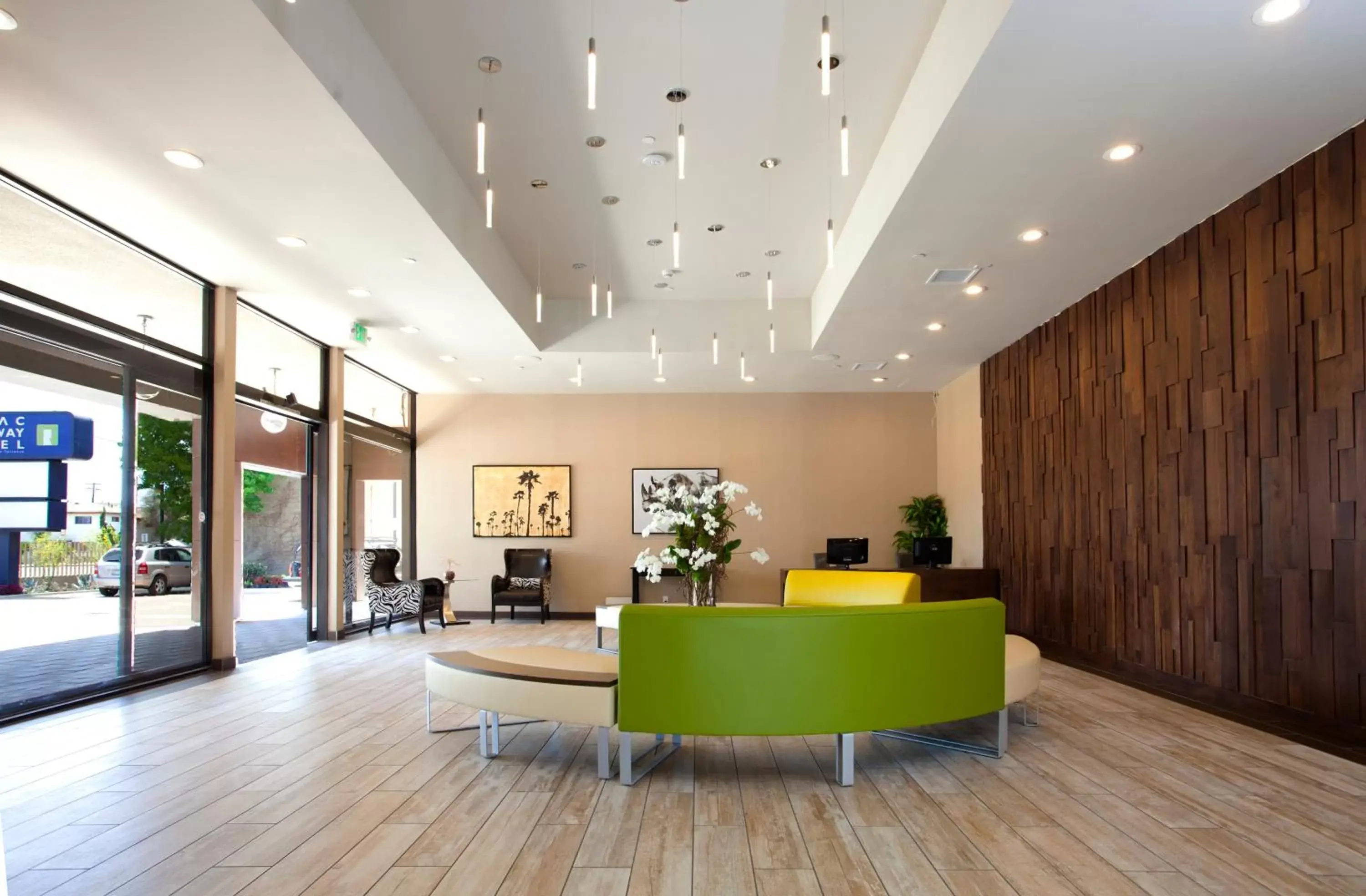 Lobby or reception in Redac Gateway Hotel Torrance Lobby or reception in Redac Gateway Hotel Torrance