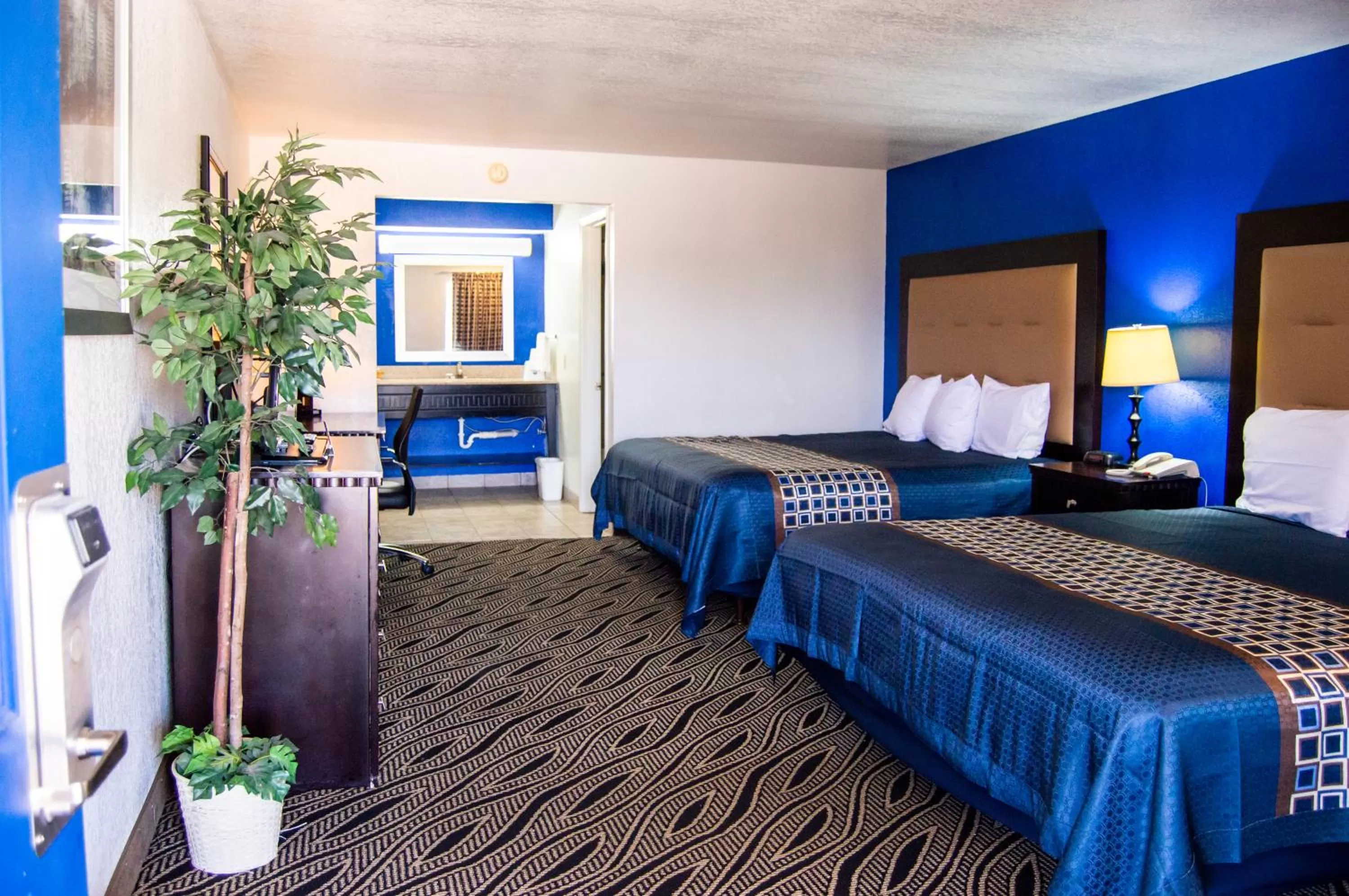 Bed in Blue Jay Inn & Suites
