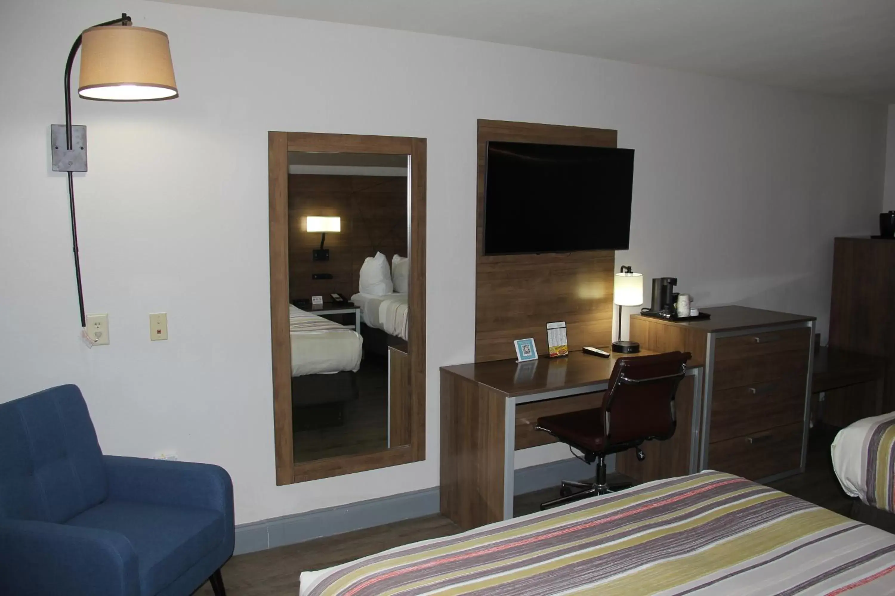 Bed, TV/Entertainment Center in Country Inn & Suites by Radisson, Myrtle Beach, SC