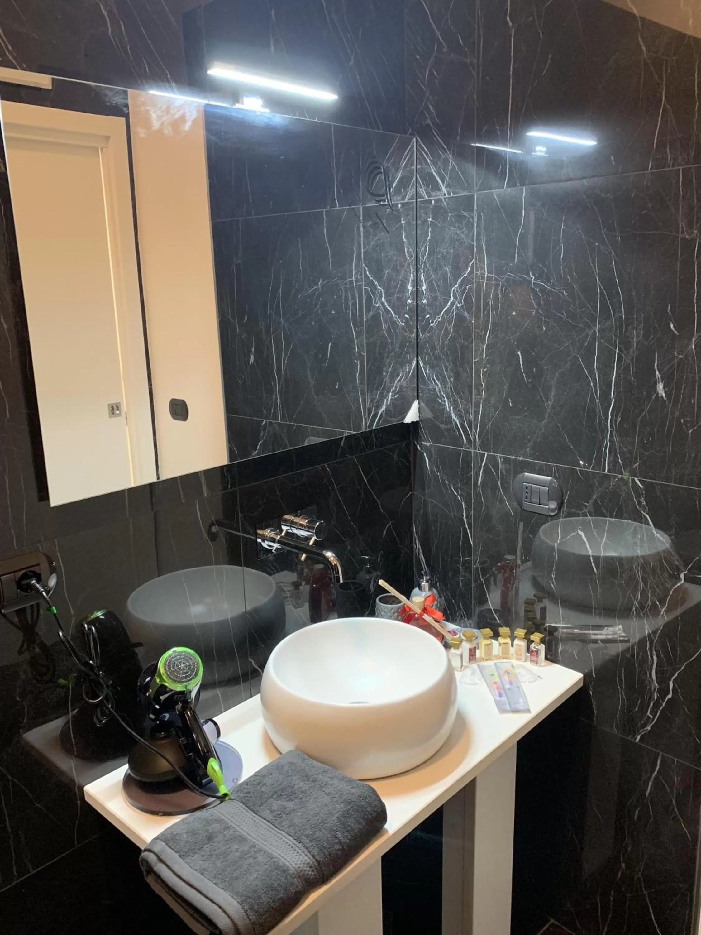 Bathroom in National Gallery Taormina B&B