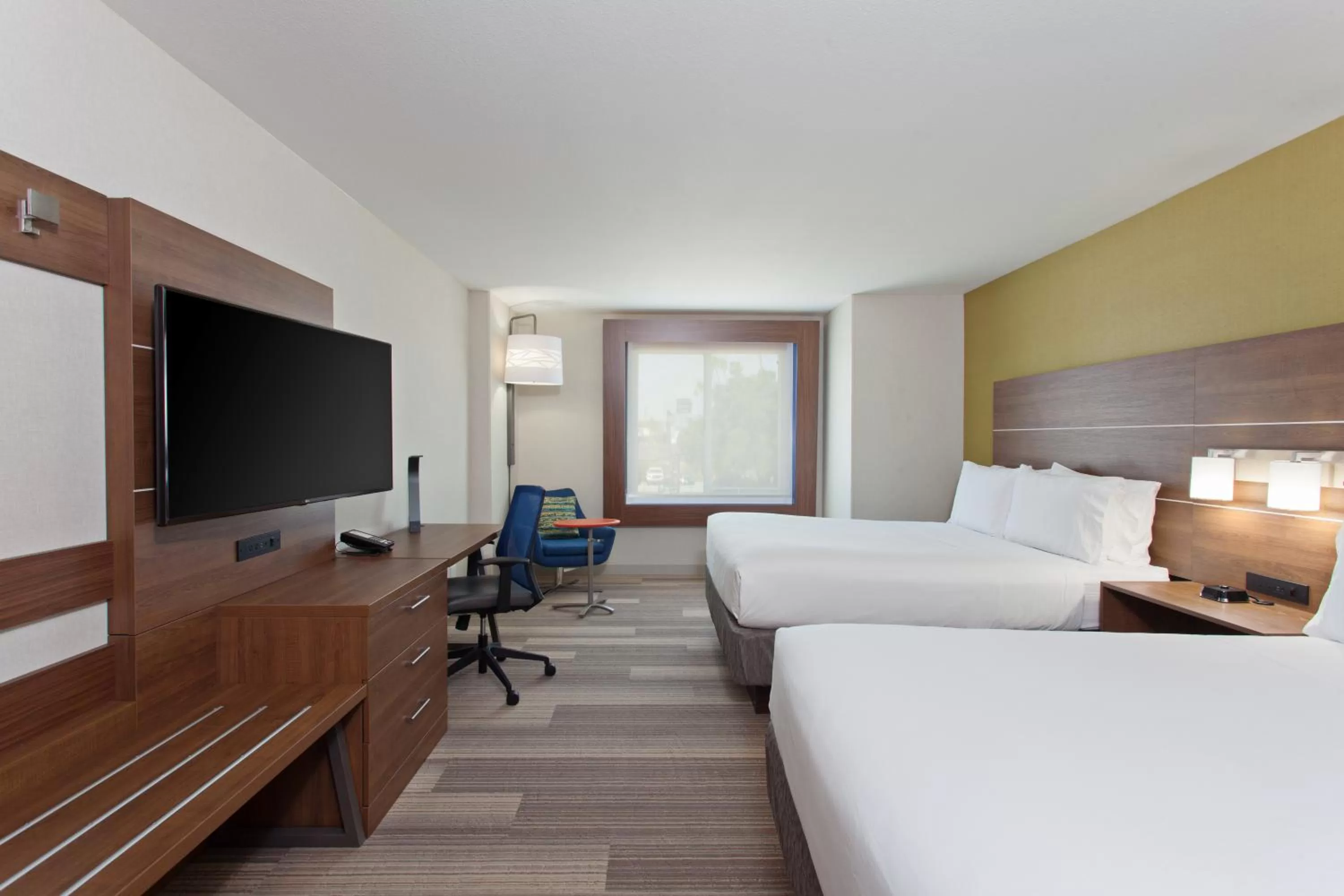 Bed in Holiday Inn Express & Suites Pasadena - Los Angeles by IHG