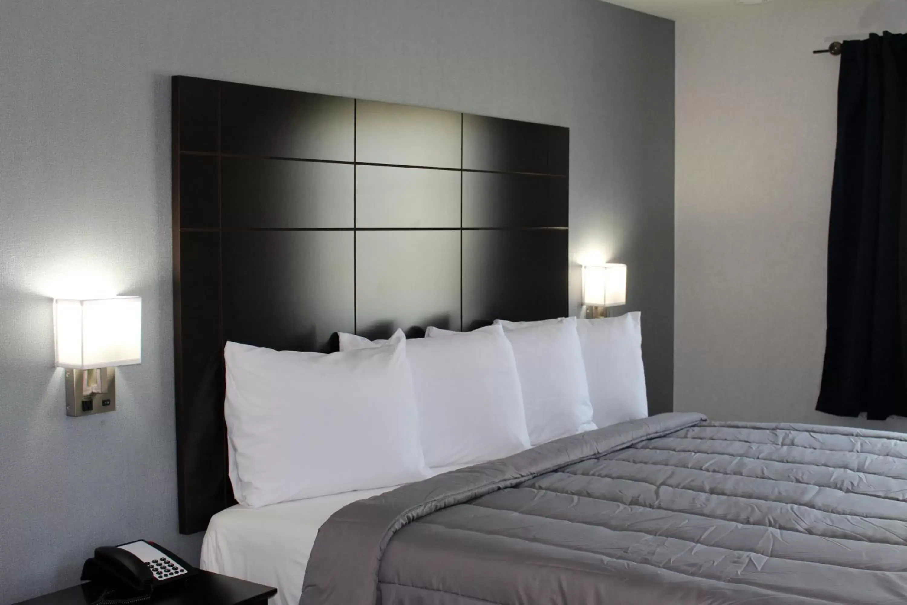 Bedroom, Bed in FairBridge Hotel Atlantic City
