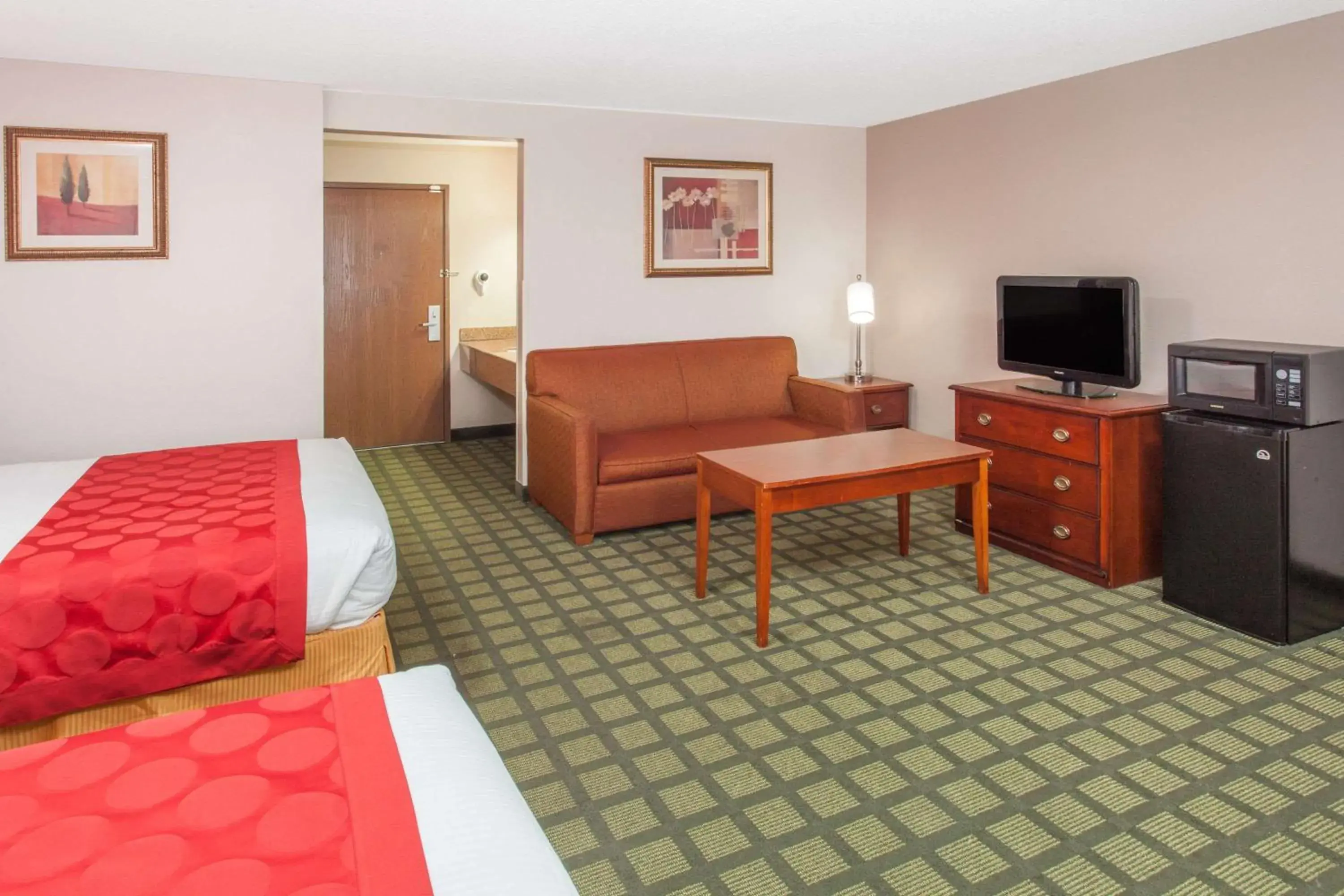 Photo of the whole room, TV/Entertainment Center in Ramada Limited Decatur