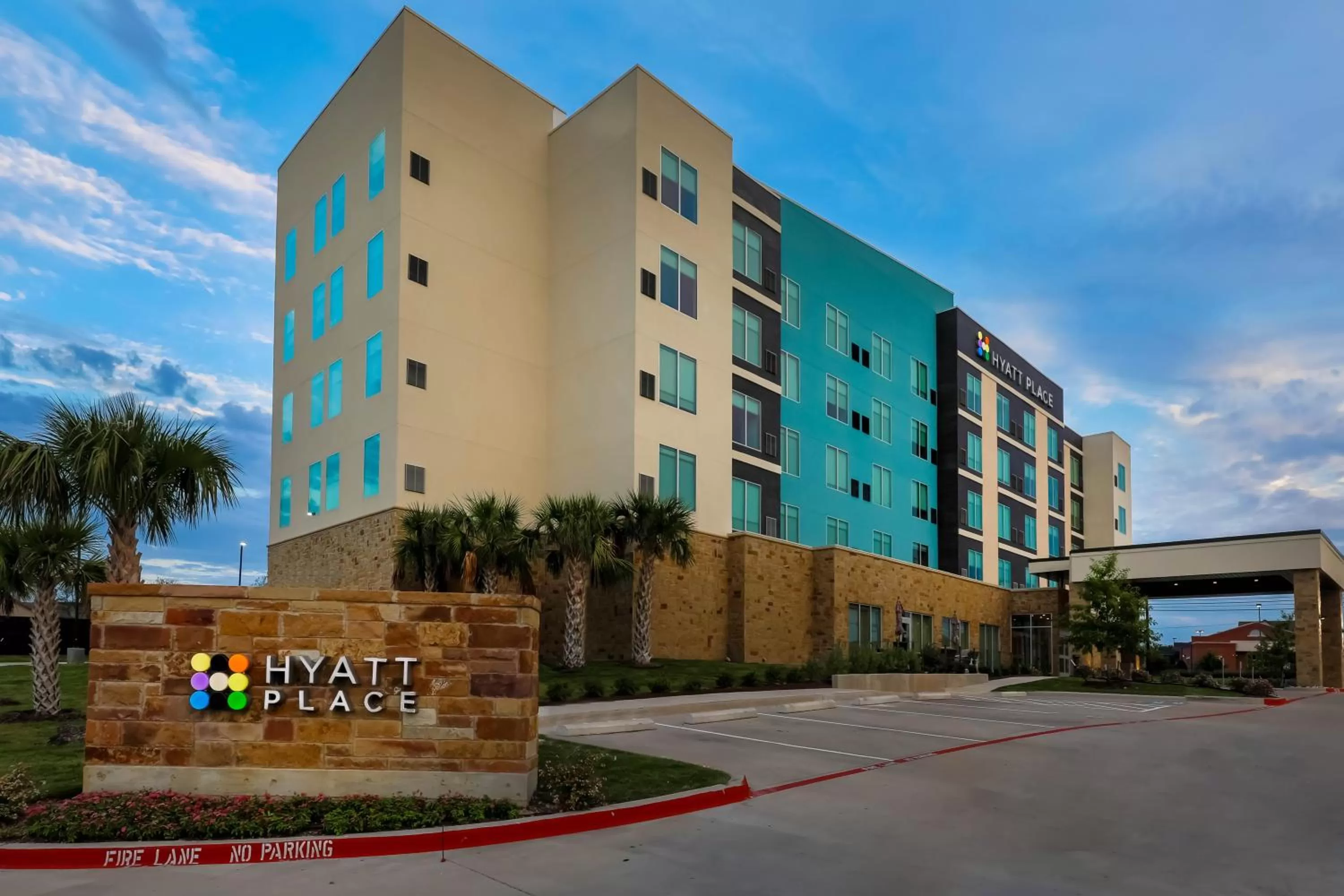 Property building in Hyatt Place Waco - South