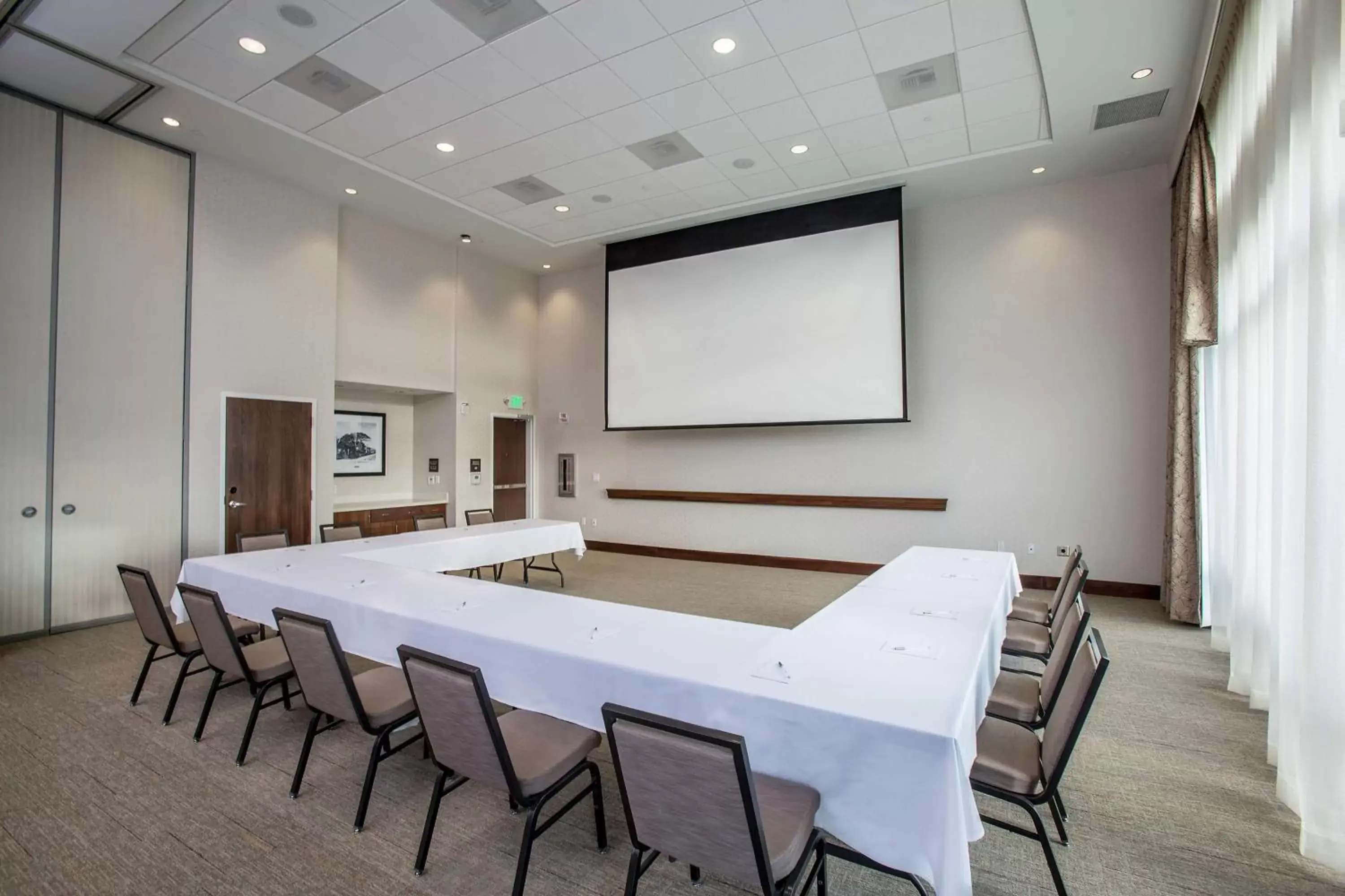 Meeting/conference room in Hampton Inn & Suites Oahu/Kapolei, HI - FREE Breakfast