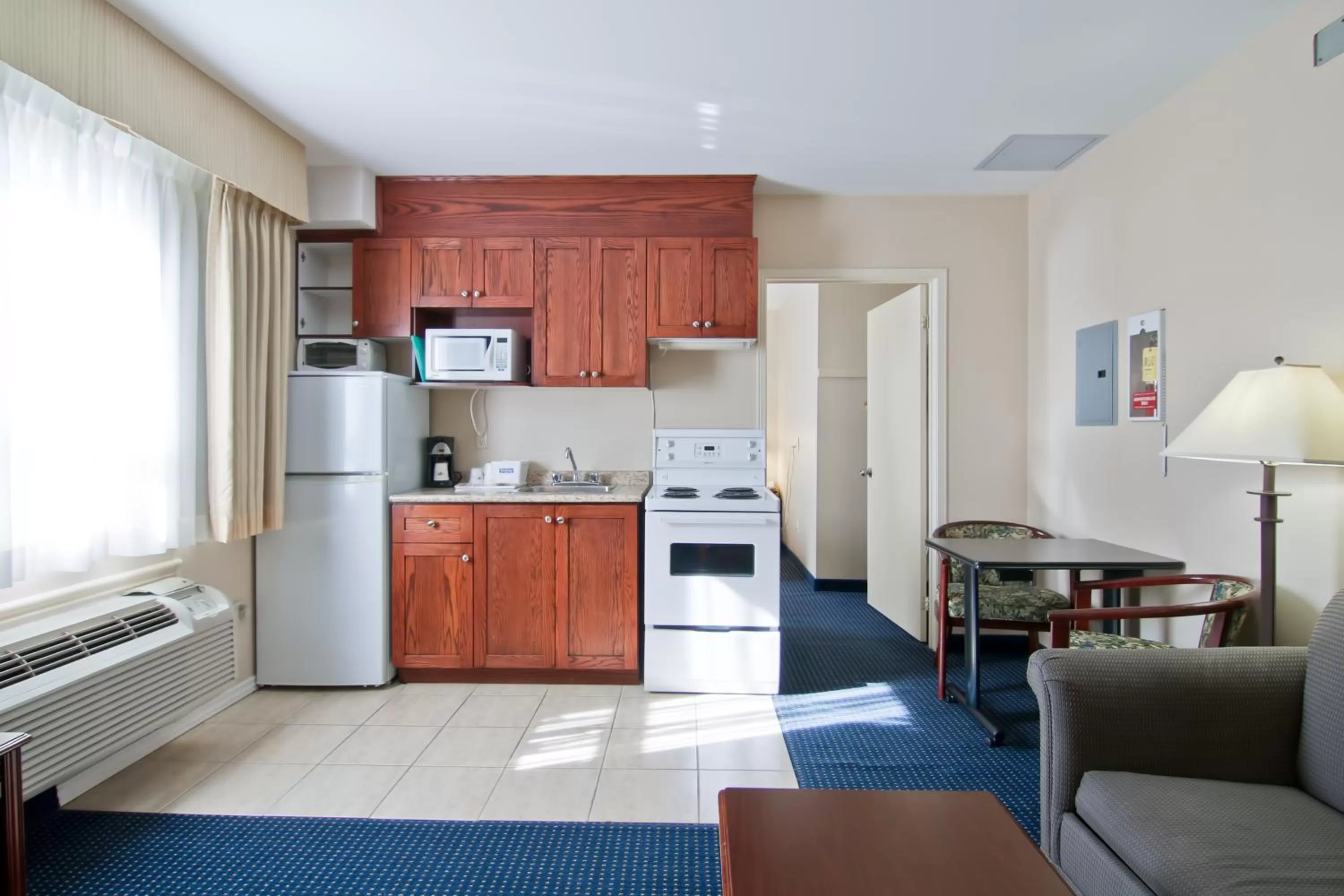 Premier Queen Suite with Kitchenette - Non-Smoking in Travelodge by Wyndham Trenton