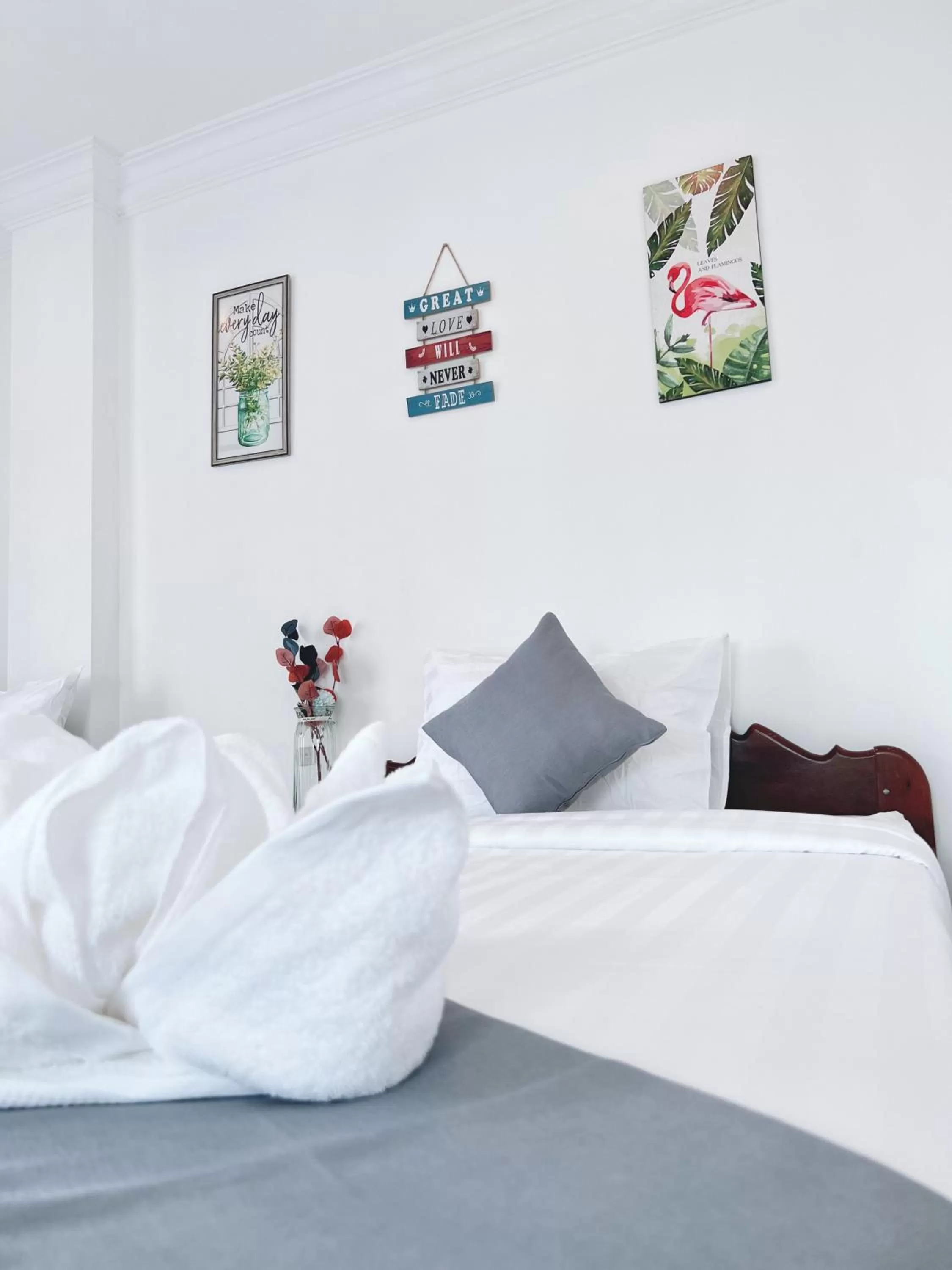 Bed in White Corner Hotel