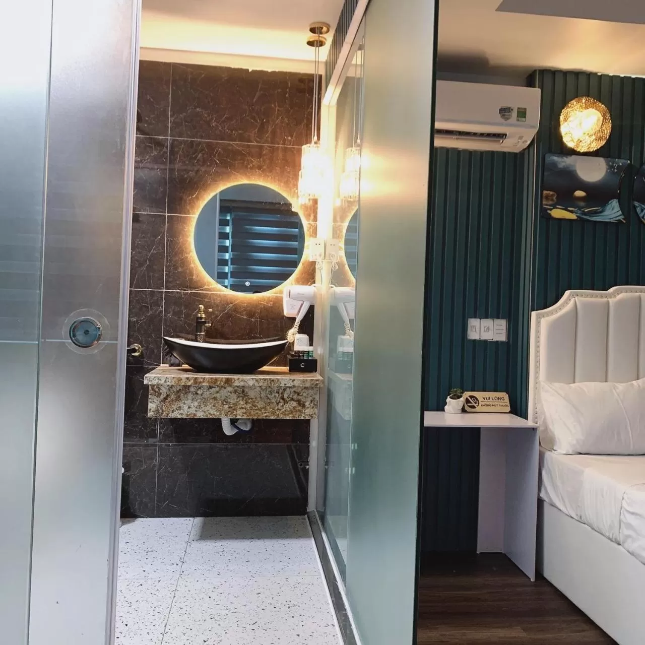 Bathroom in Mio Hotel