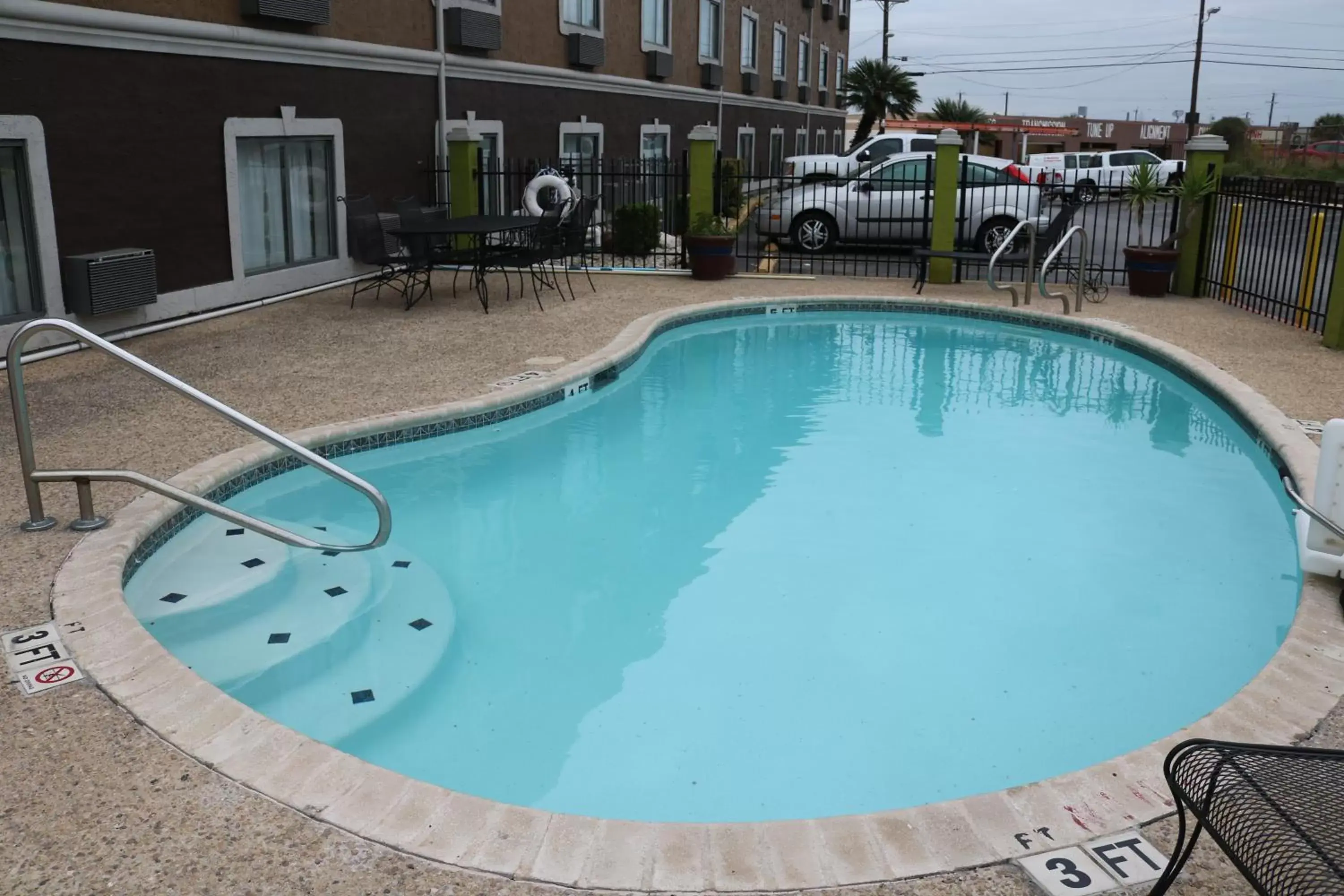 Pool view, Swimming Pool in Super 8 by Wyndham San Antonio/I-35 North