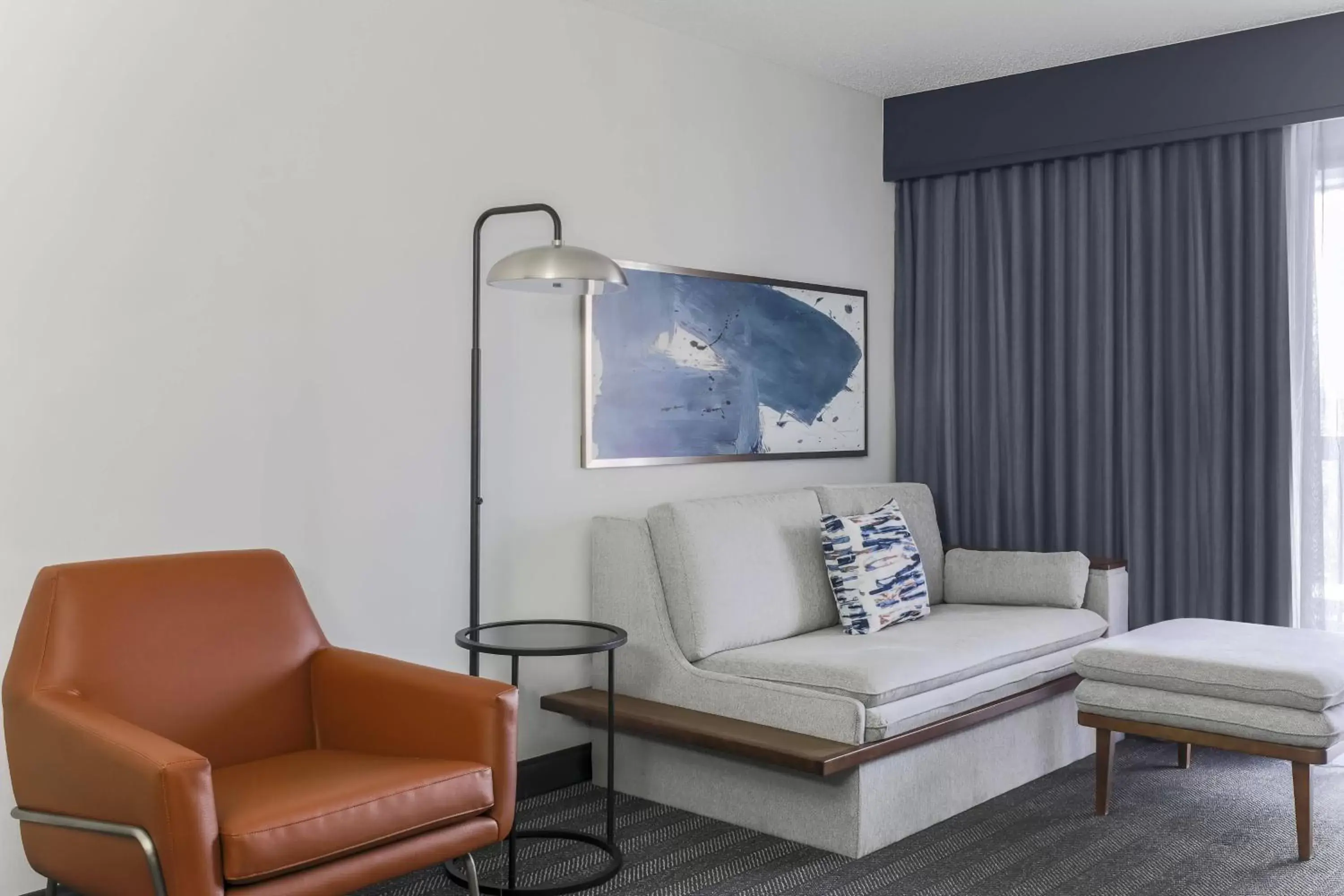 Photo of the whole room, Seating Area in Courtyard by Marriott Boulder Broomfield