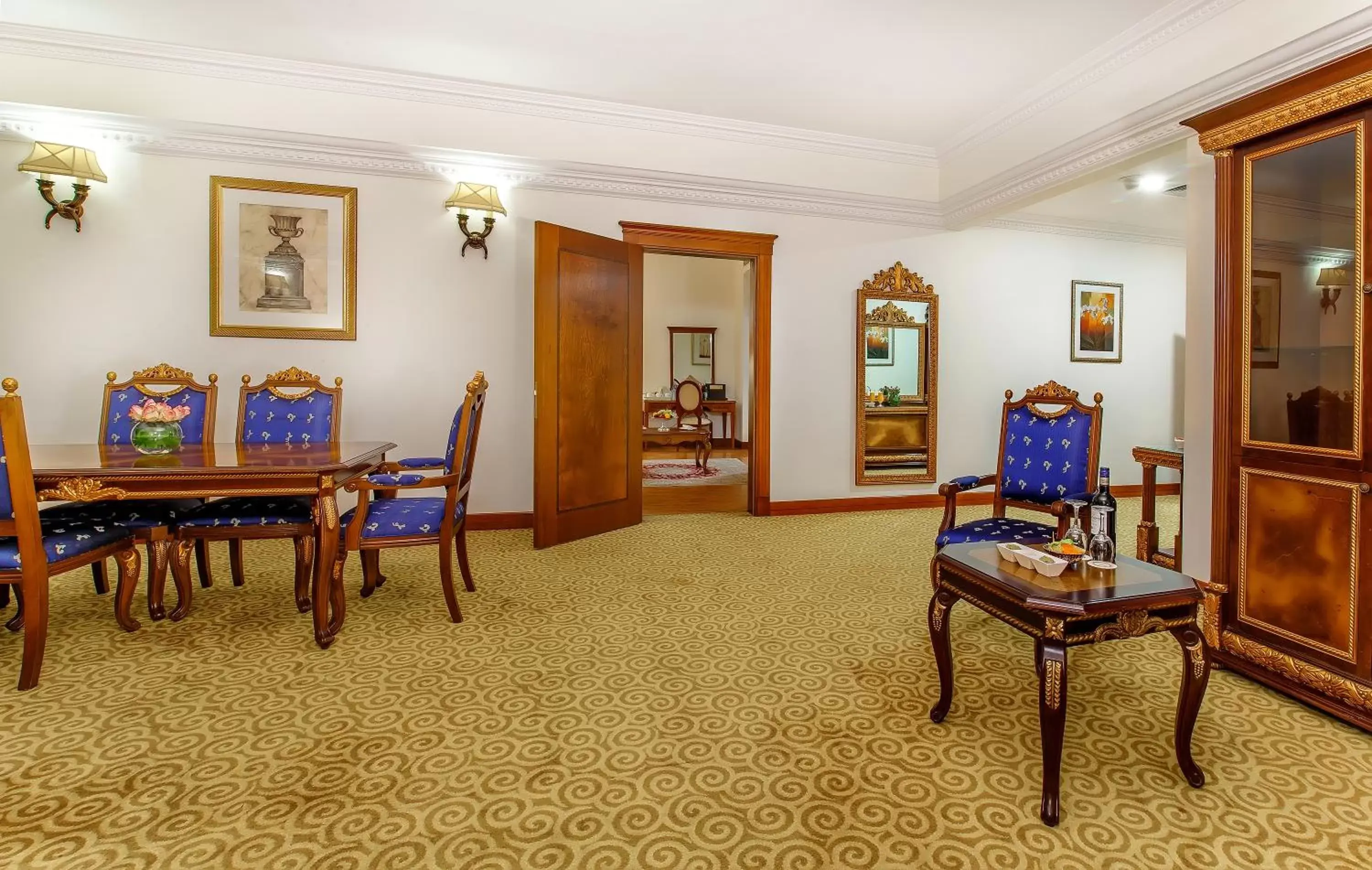 Living room, Seating Area in Grand Excelsior Hotel - Bur Dubai