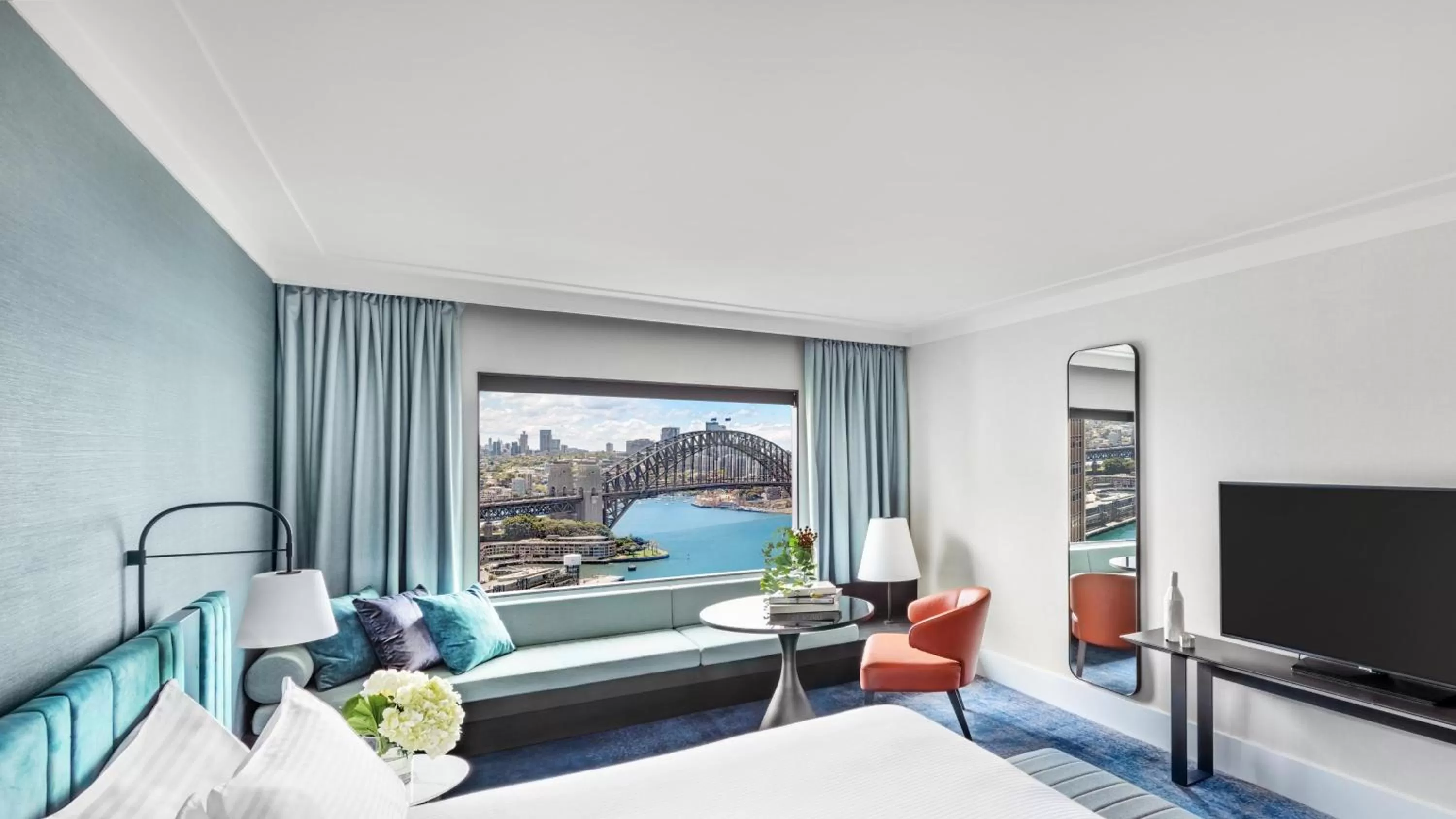 View (from property/room), Bed in InterContinental Sydney by IHG