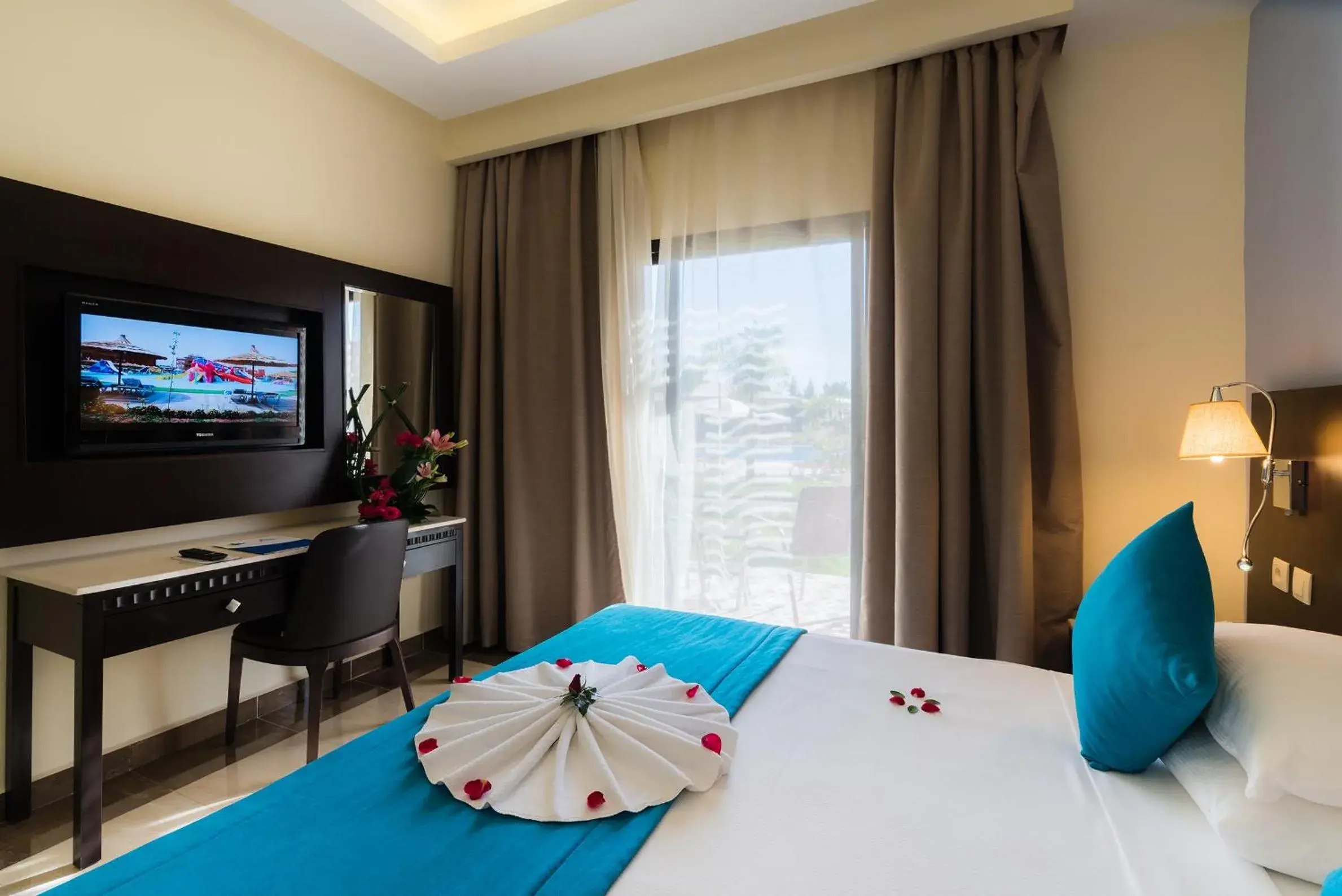 Bed, TV/Entertainment Center in Aqua Fun Club All inclusive