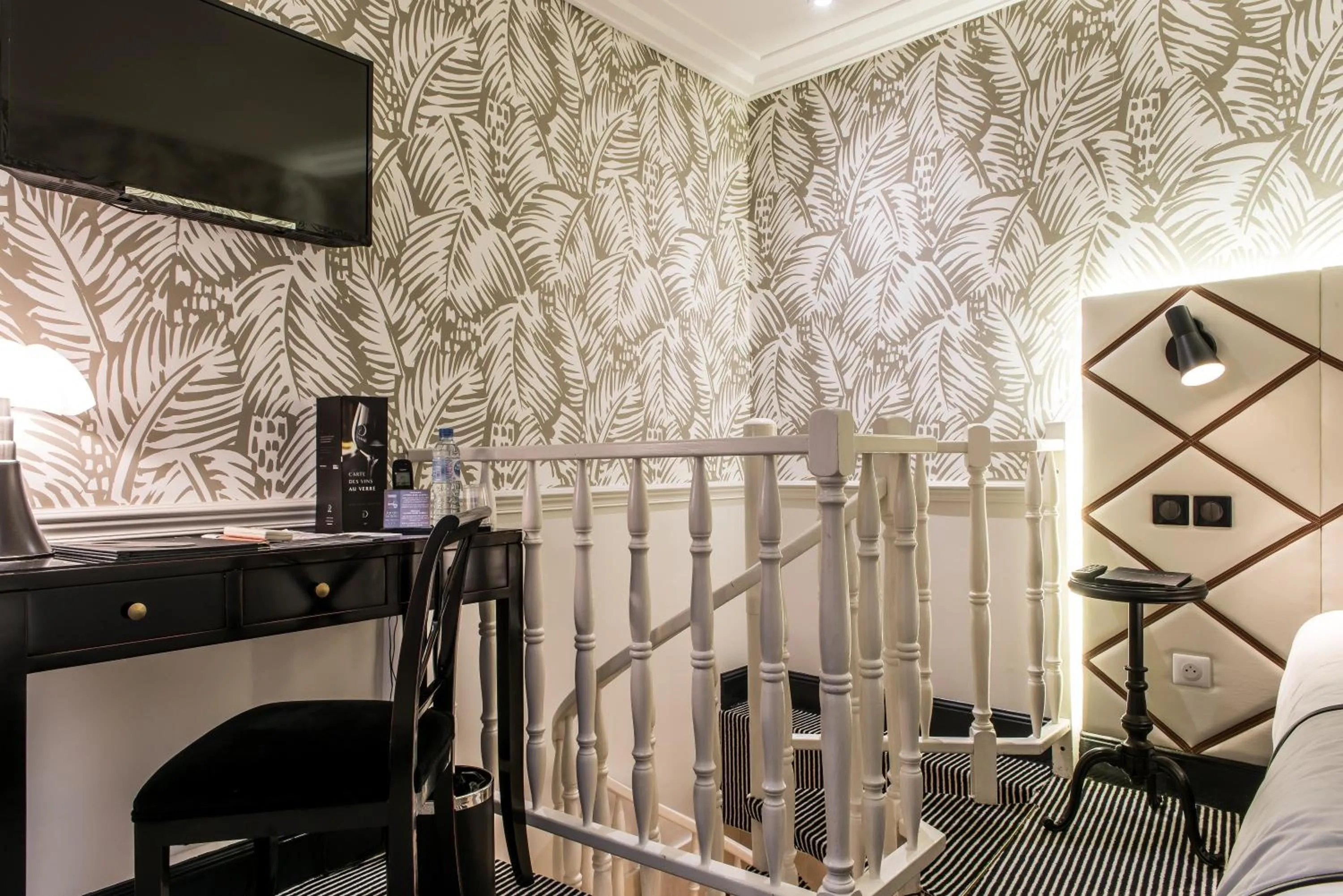 Bedroom, Bed in Hôtel Jardin Le Bréa