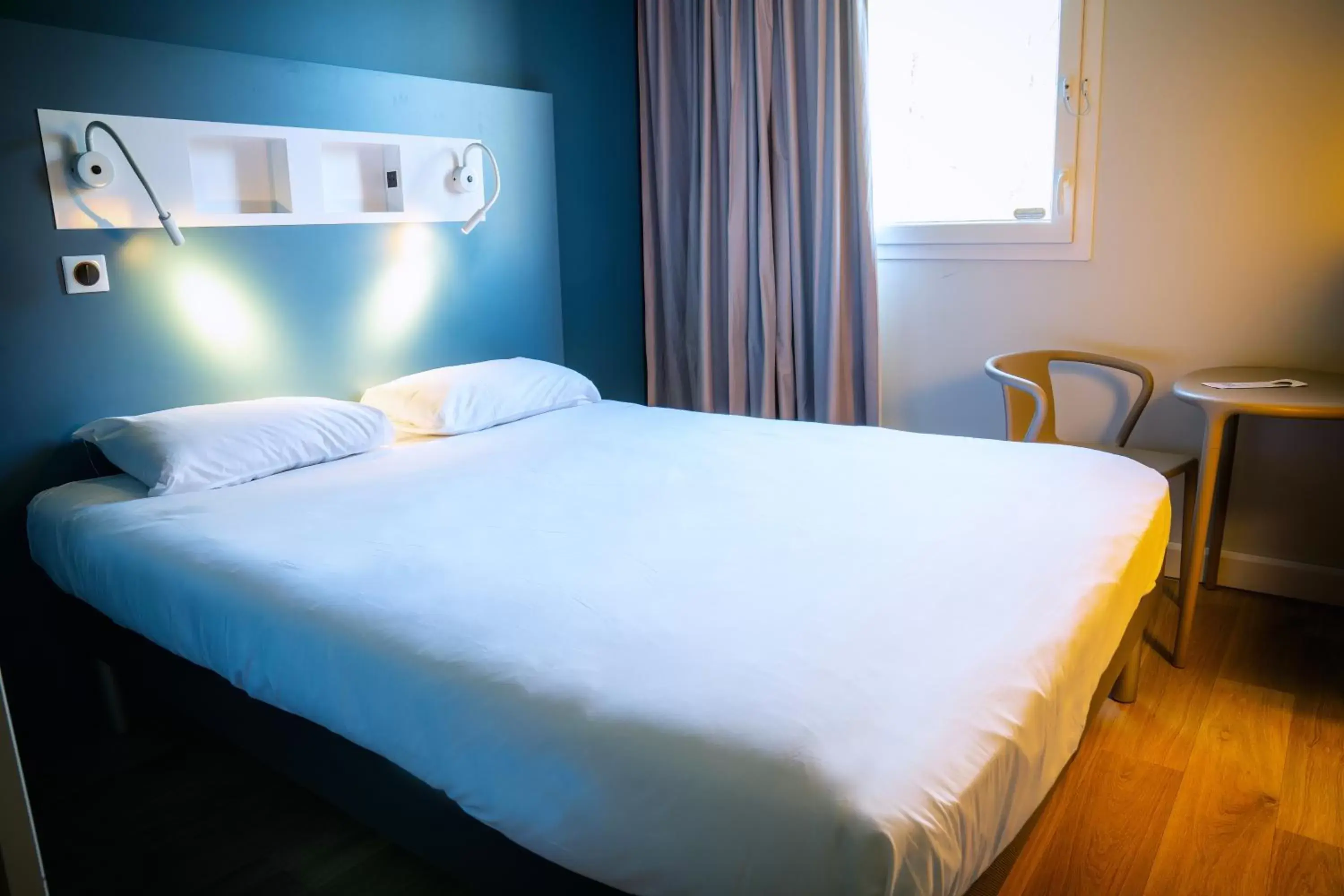 Bedroom, Bed in ibis budget Reims Parc Des Expositions