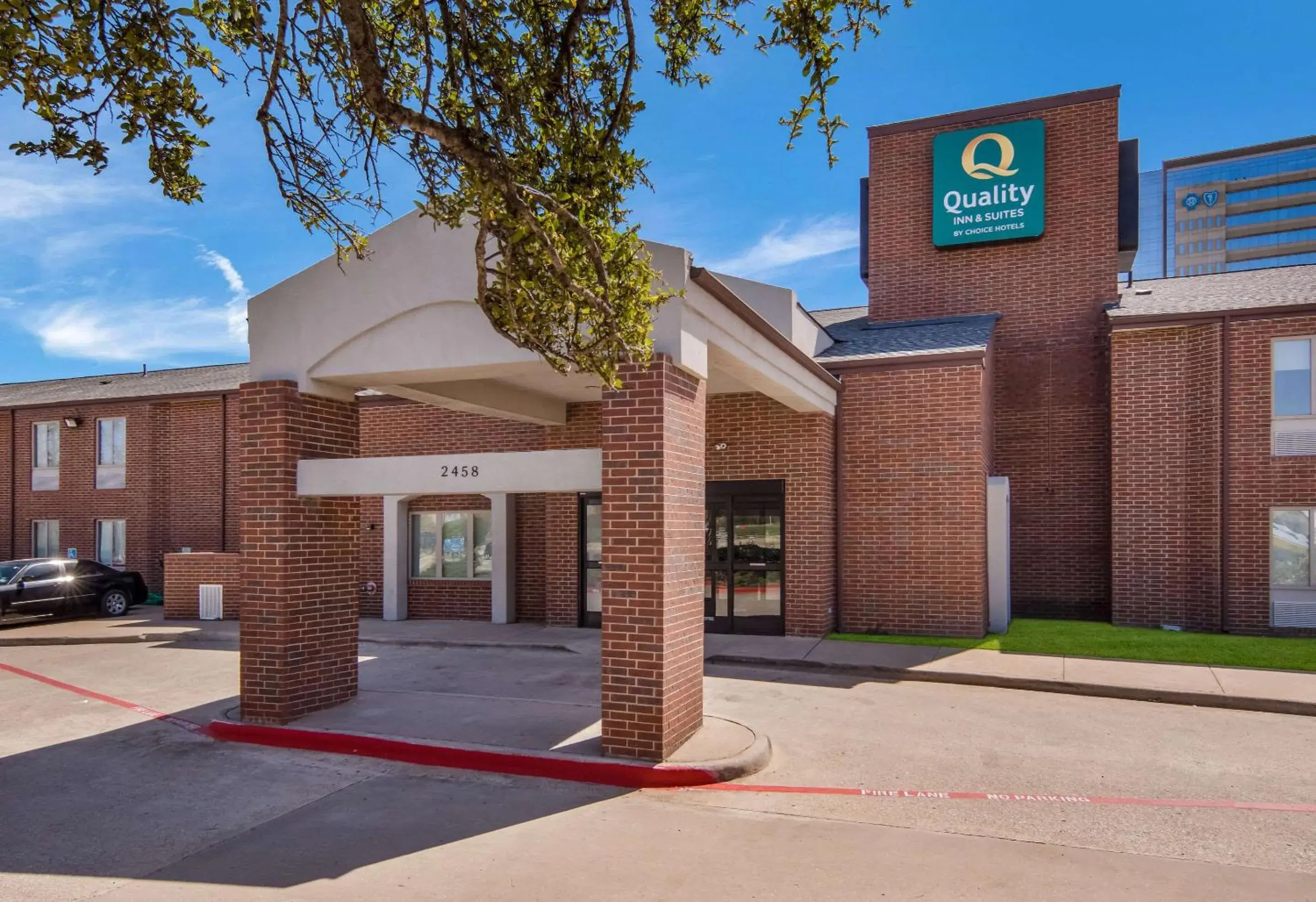 Property Building in Quality Inn & Suites Richardson-Dallas