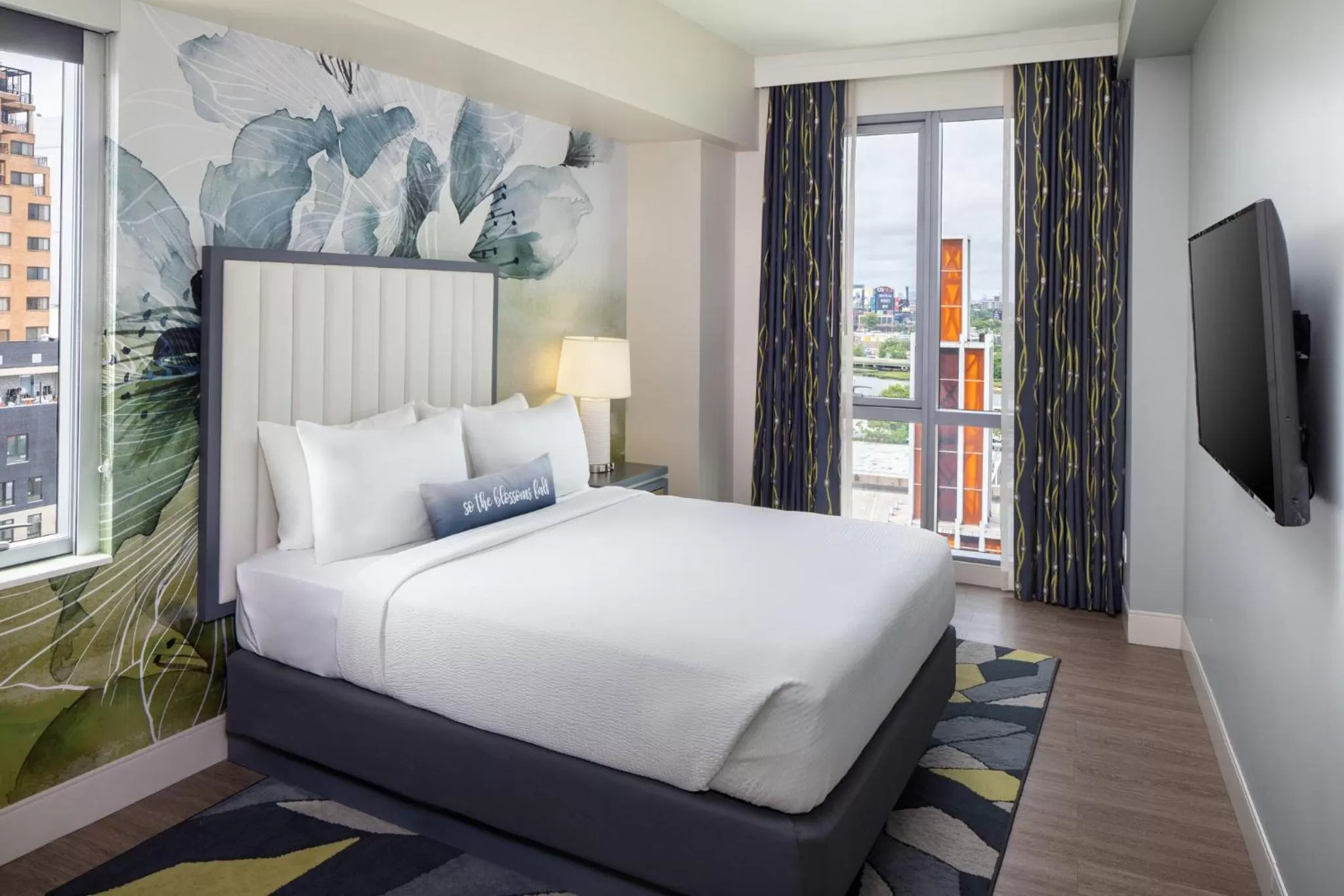 Photo of the whole room, Bed in Hotel Indigo Flushing - LaGuardia