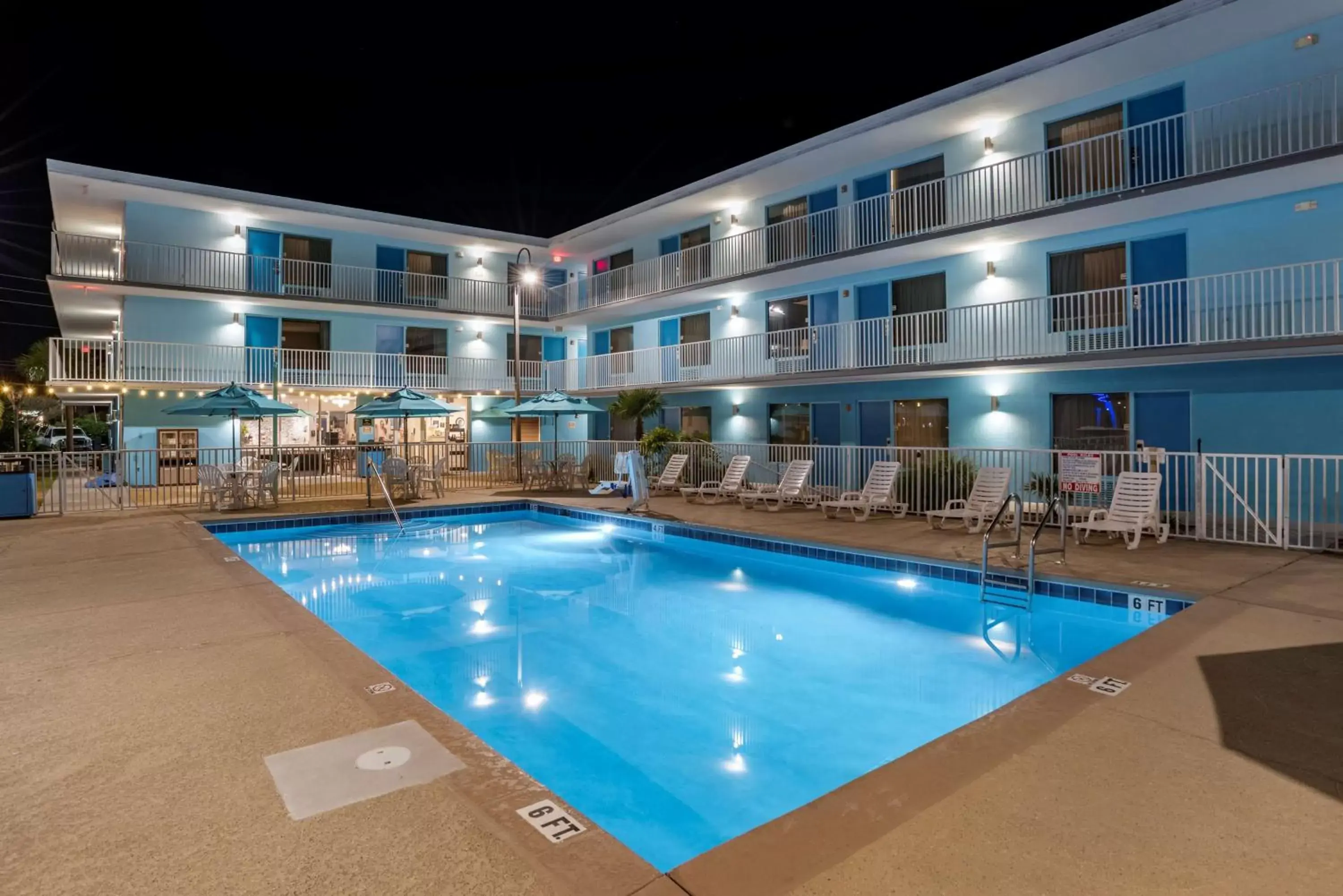 Pool view, Property Building in Best Western Navarre Waterfront