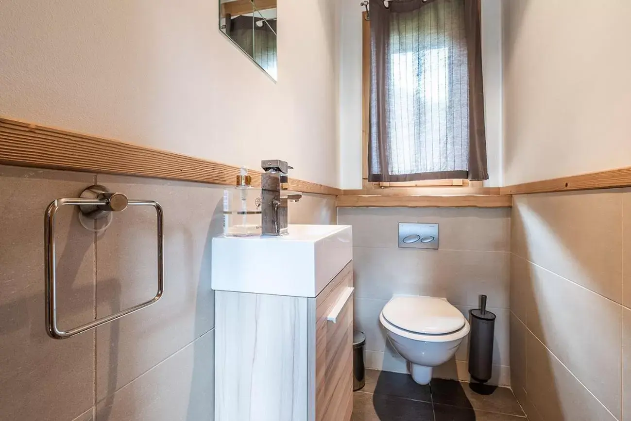 Bathroom in Eden Hotel, Apartments and Chalet Chamonix Les Praz