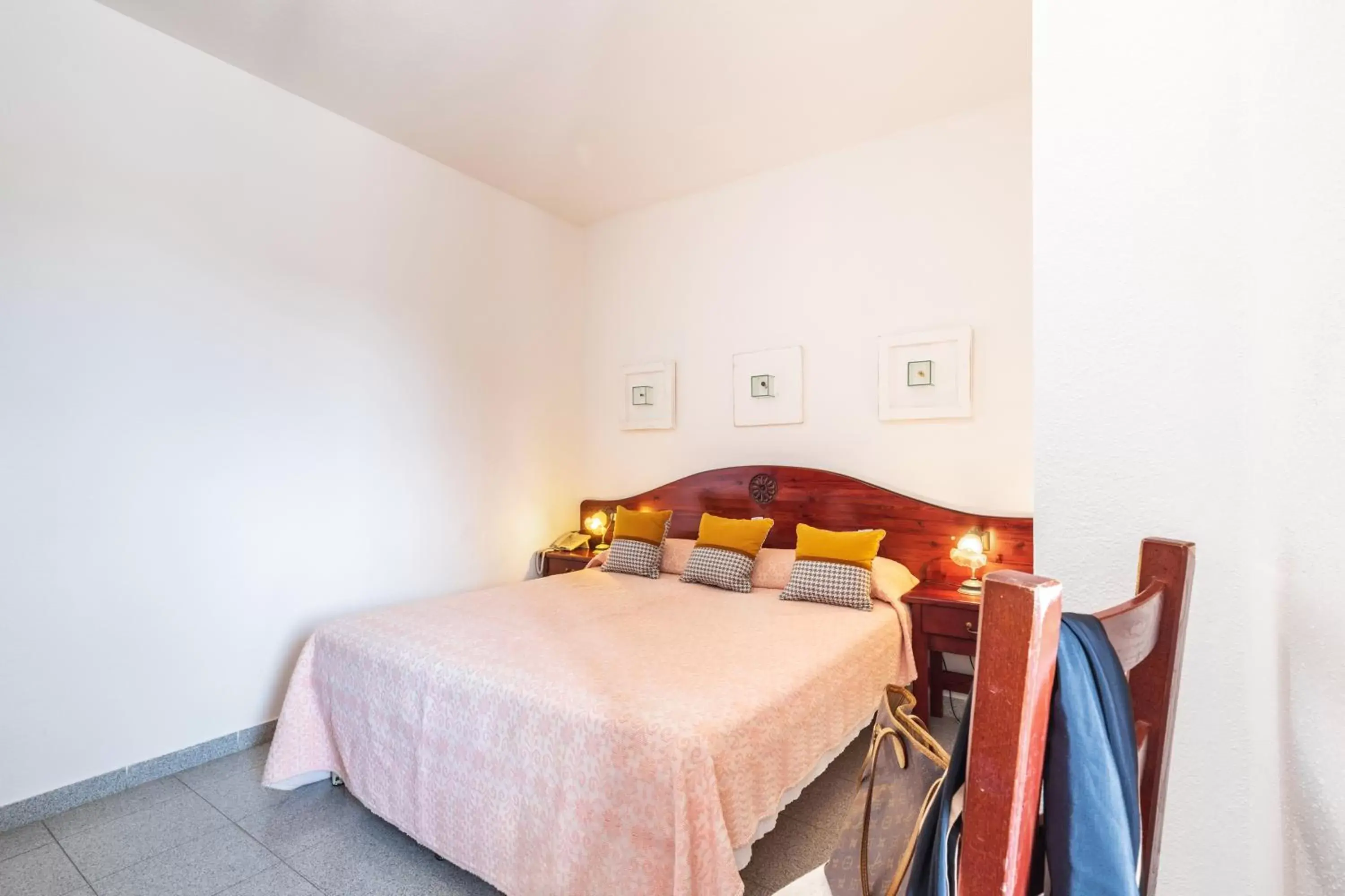 Bed in Hotel Ristorante S'Ortale