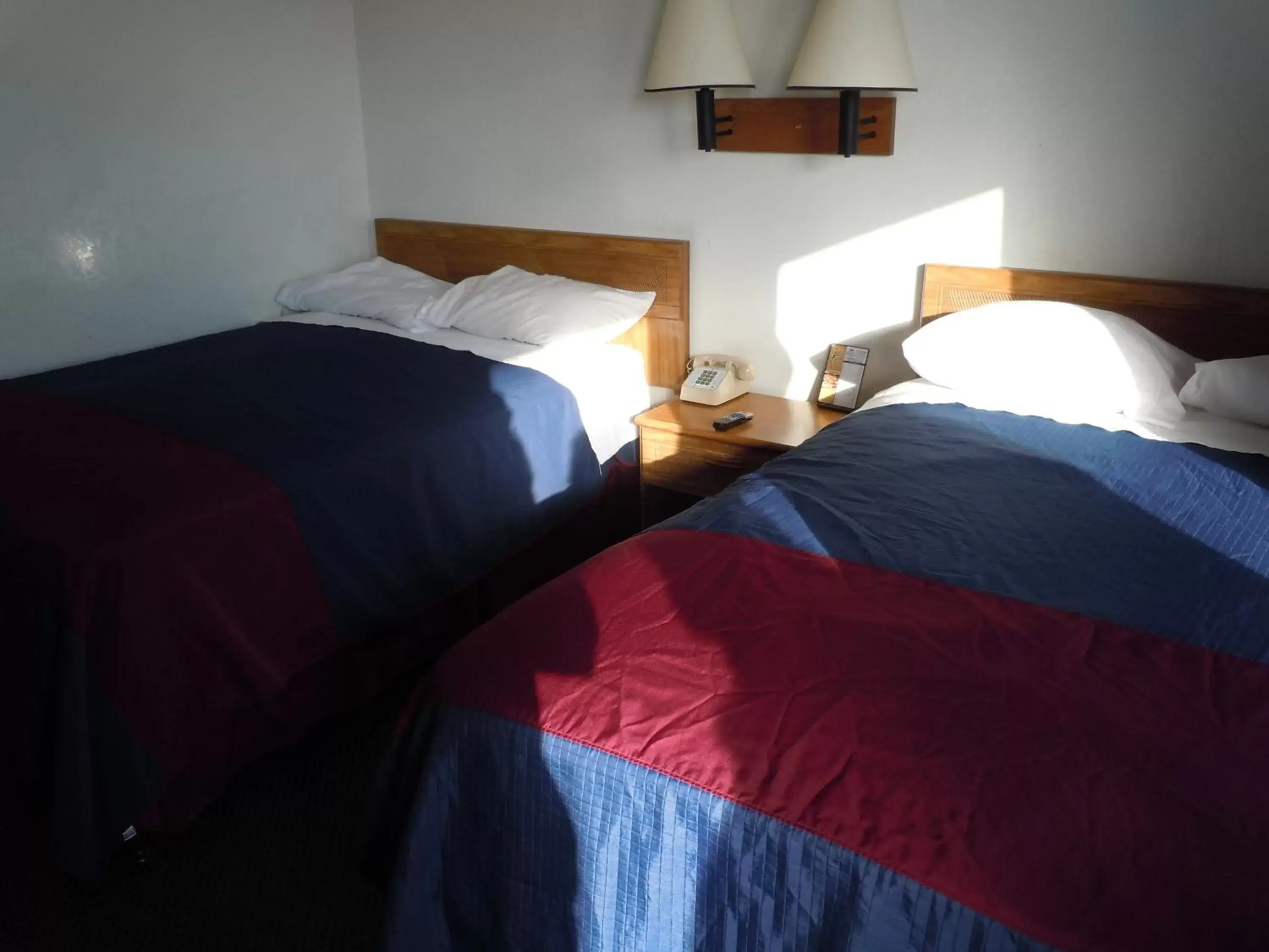 Photo of the whole room, Bed in Travelodge by Wyndham Grand Rapids North