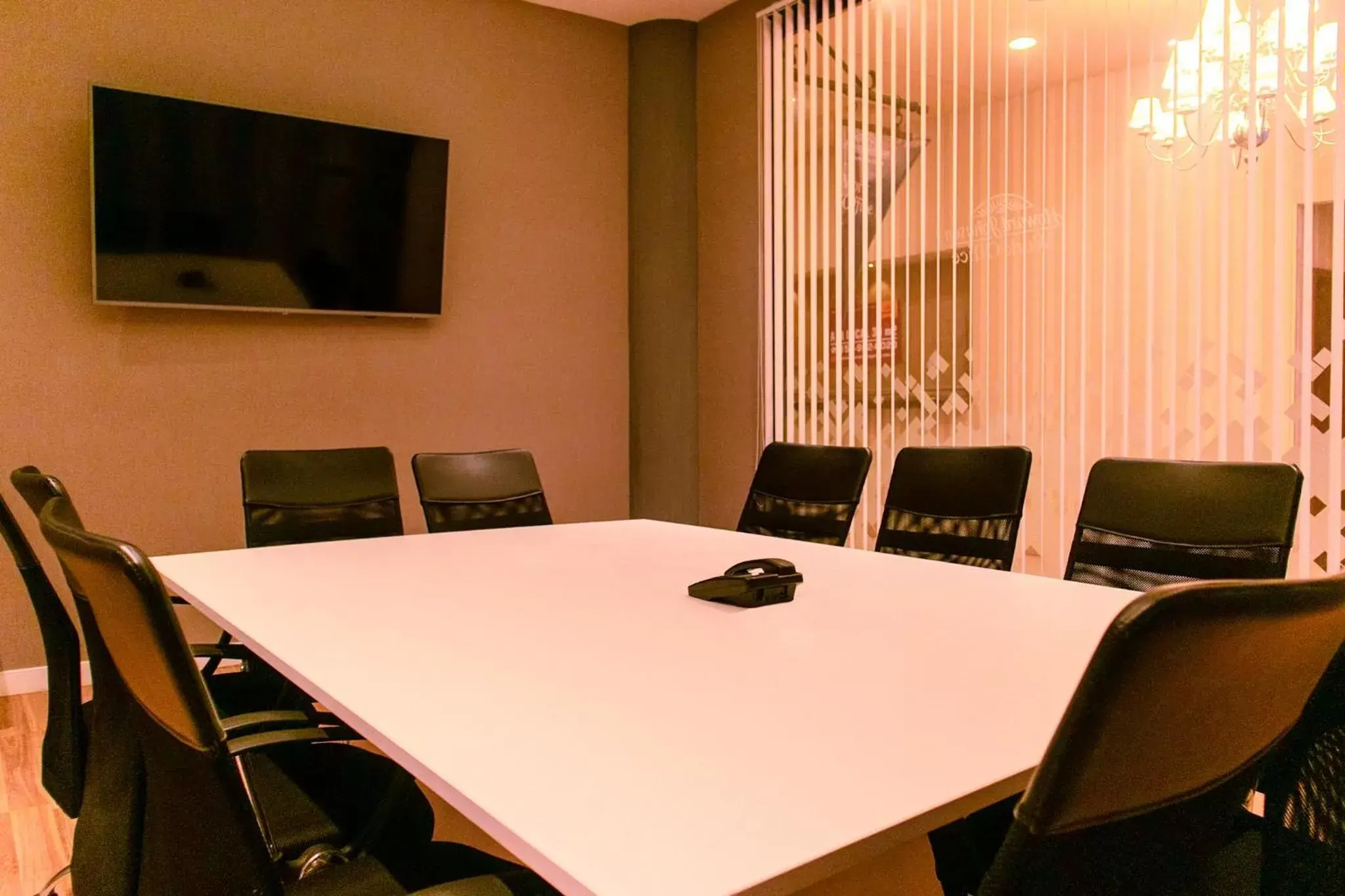Meeting/conference room in Howard Johnson Plaza by Wyndham Buenos Aires Florida Street