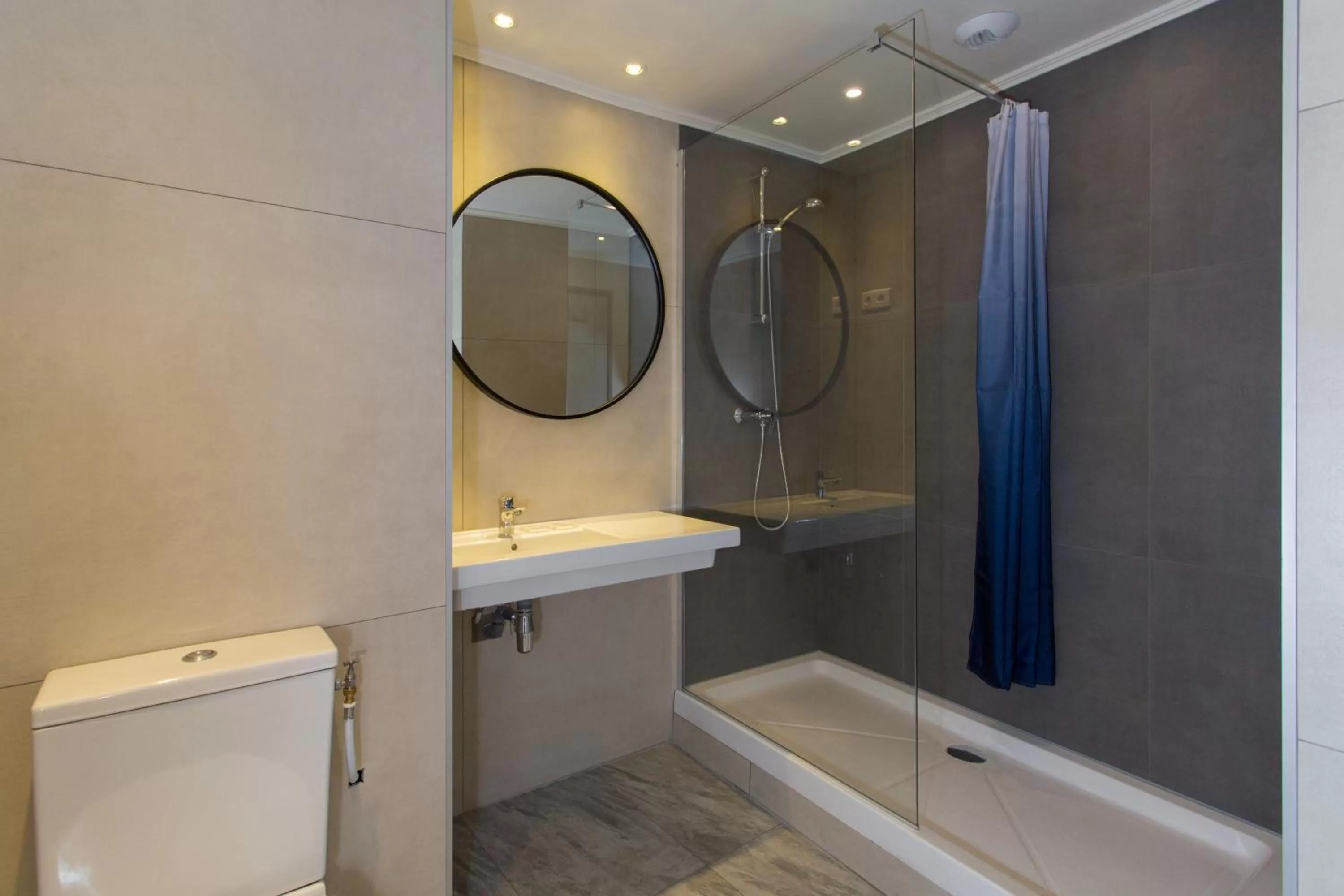 Shower in Villa Saint Exupery Beach Hostel