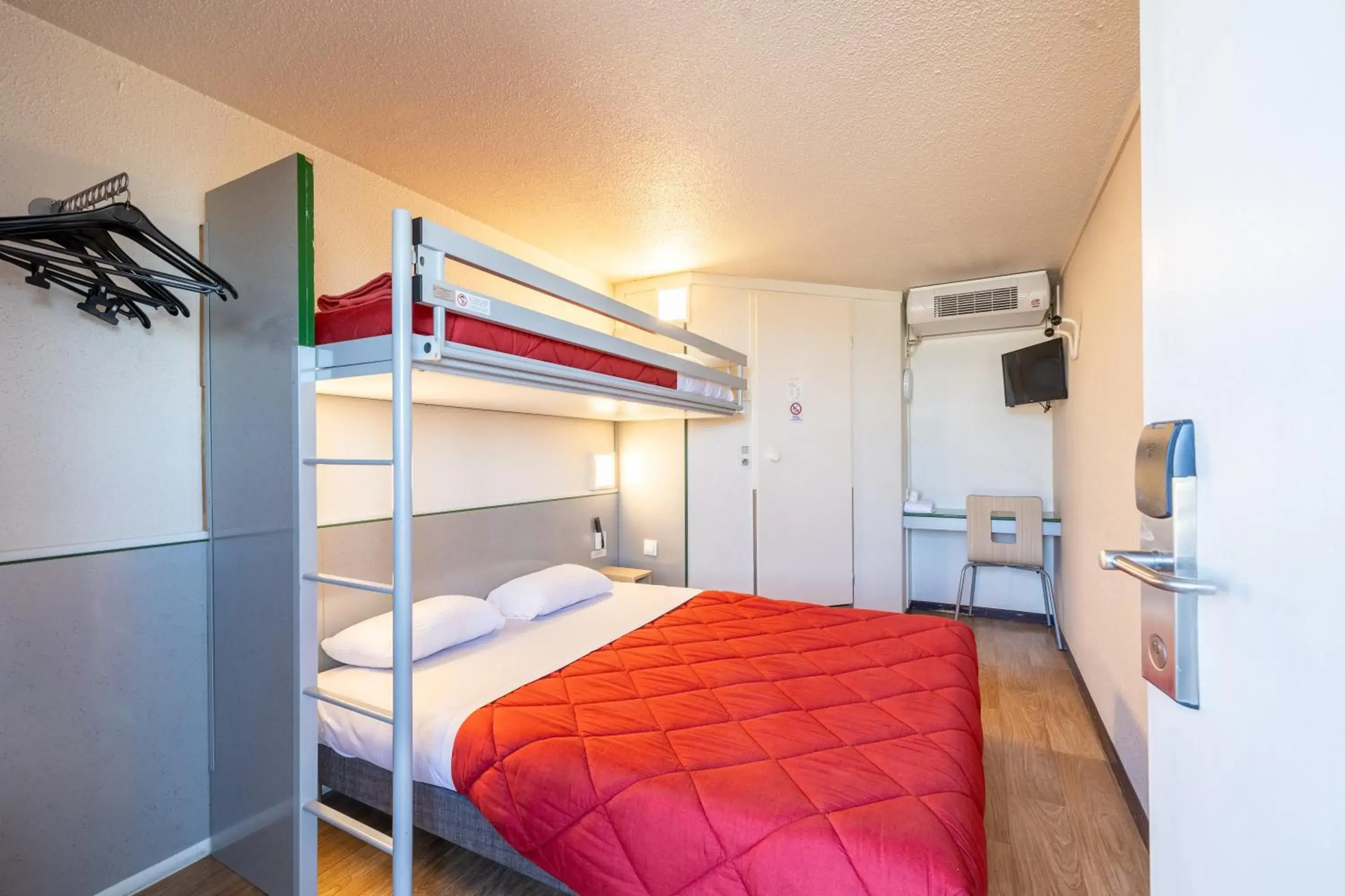 Bunk Bed in Premiere Classe Angers Beaucouzé