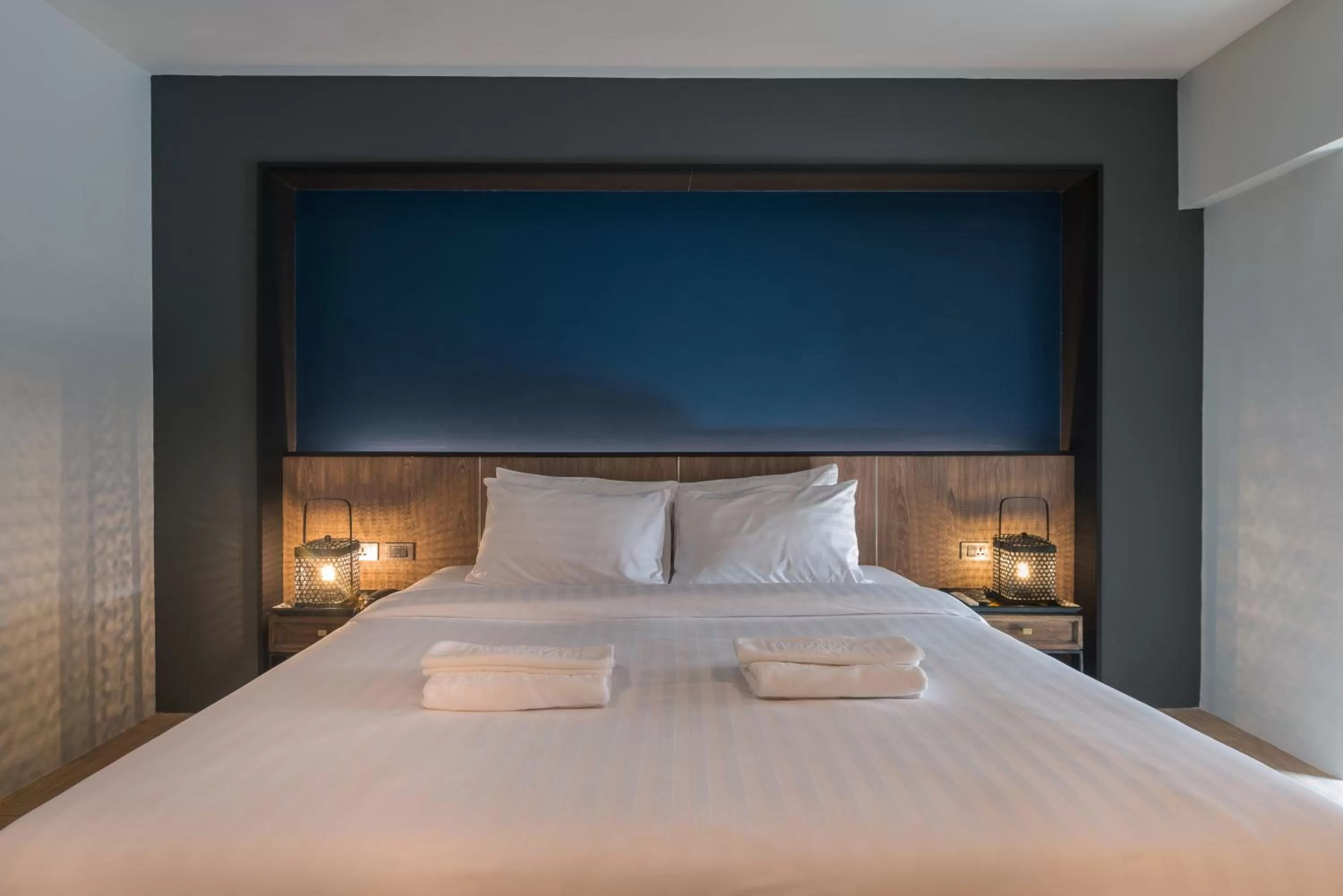 Bedroom, Bed in L Nimman