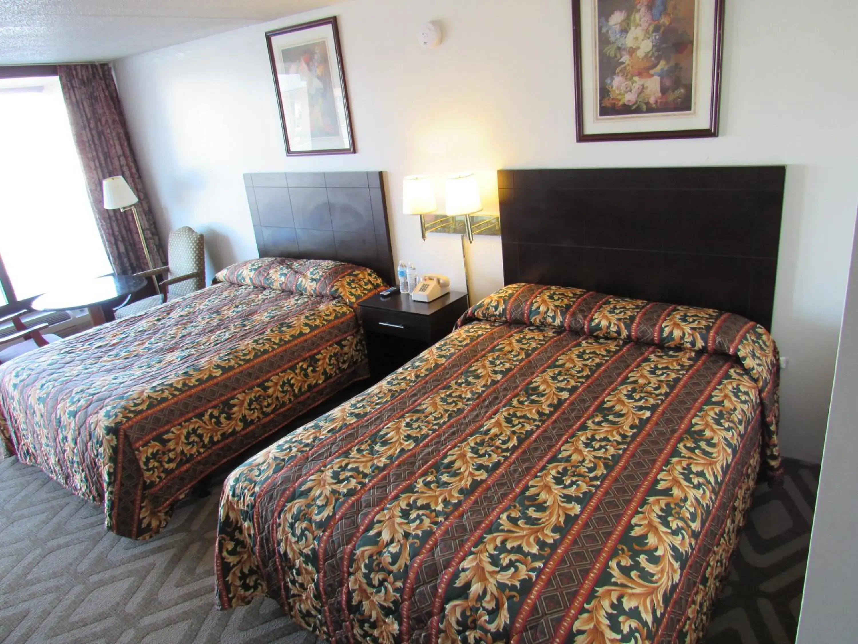 Photo of the whole room, Bed in Tourway Inn