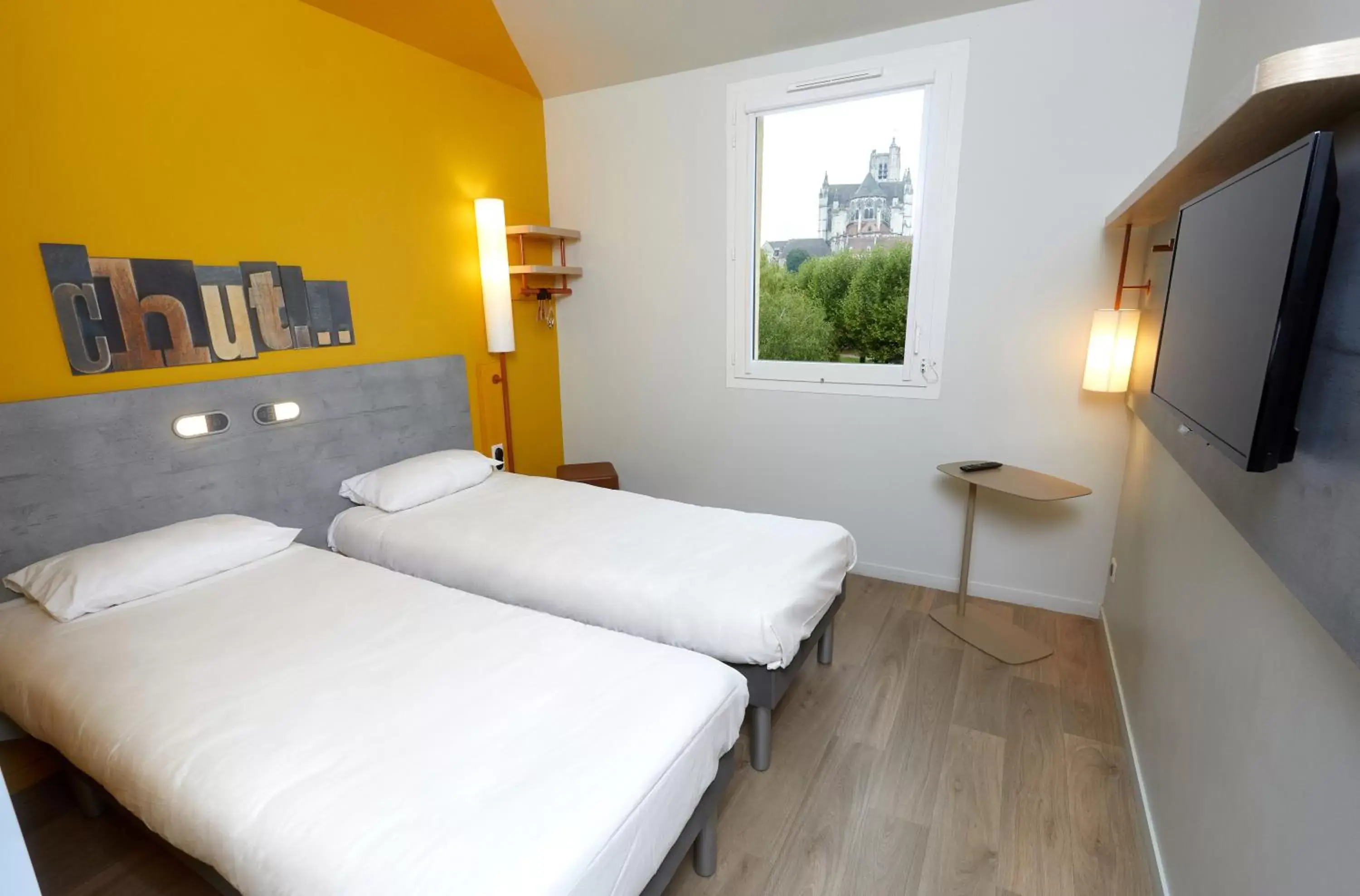 Photo of the whole room, Bed in ibis budget Auxerre Centre